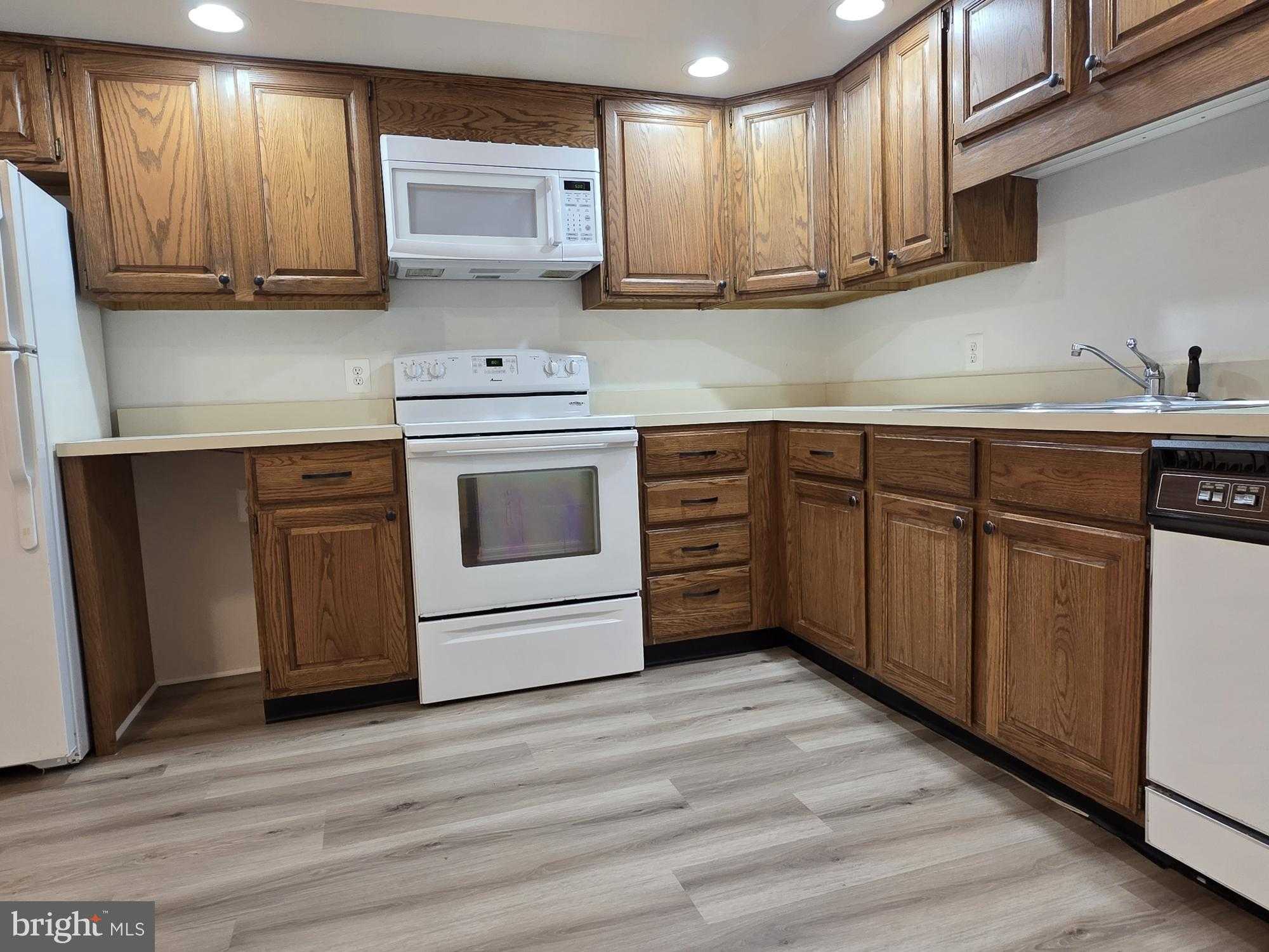 227 Canal Park Dr Apt 206 photo 12