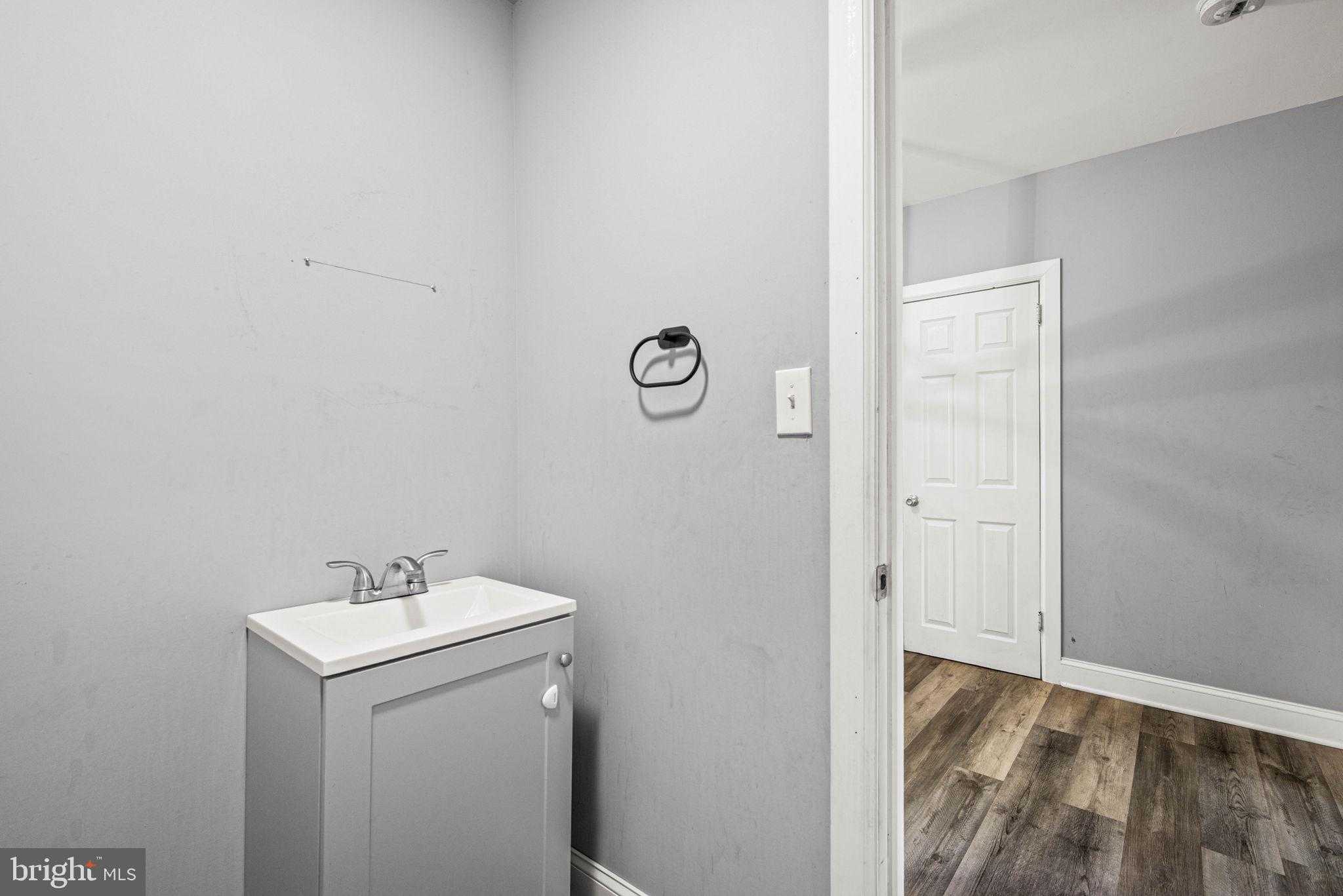 5426 Windsor Ave photo 9