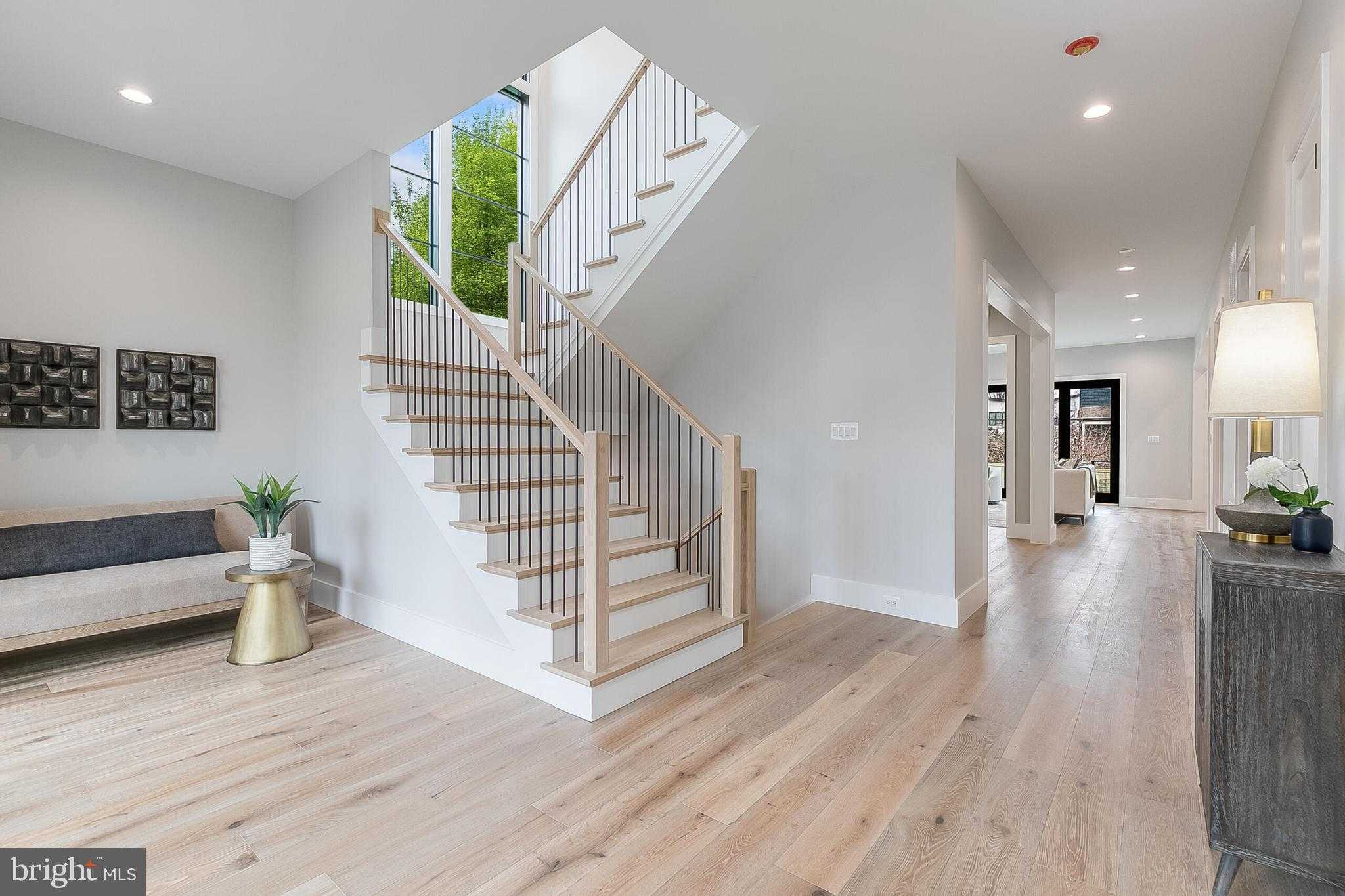 809 N Kenmore St photo 2