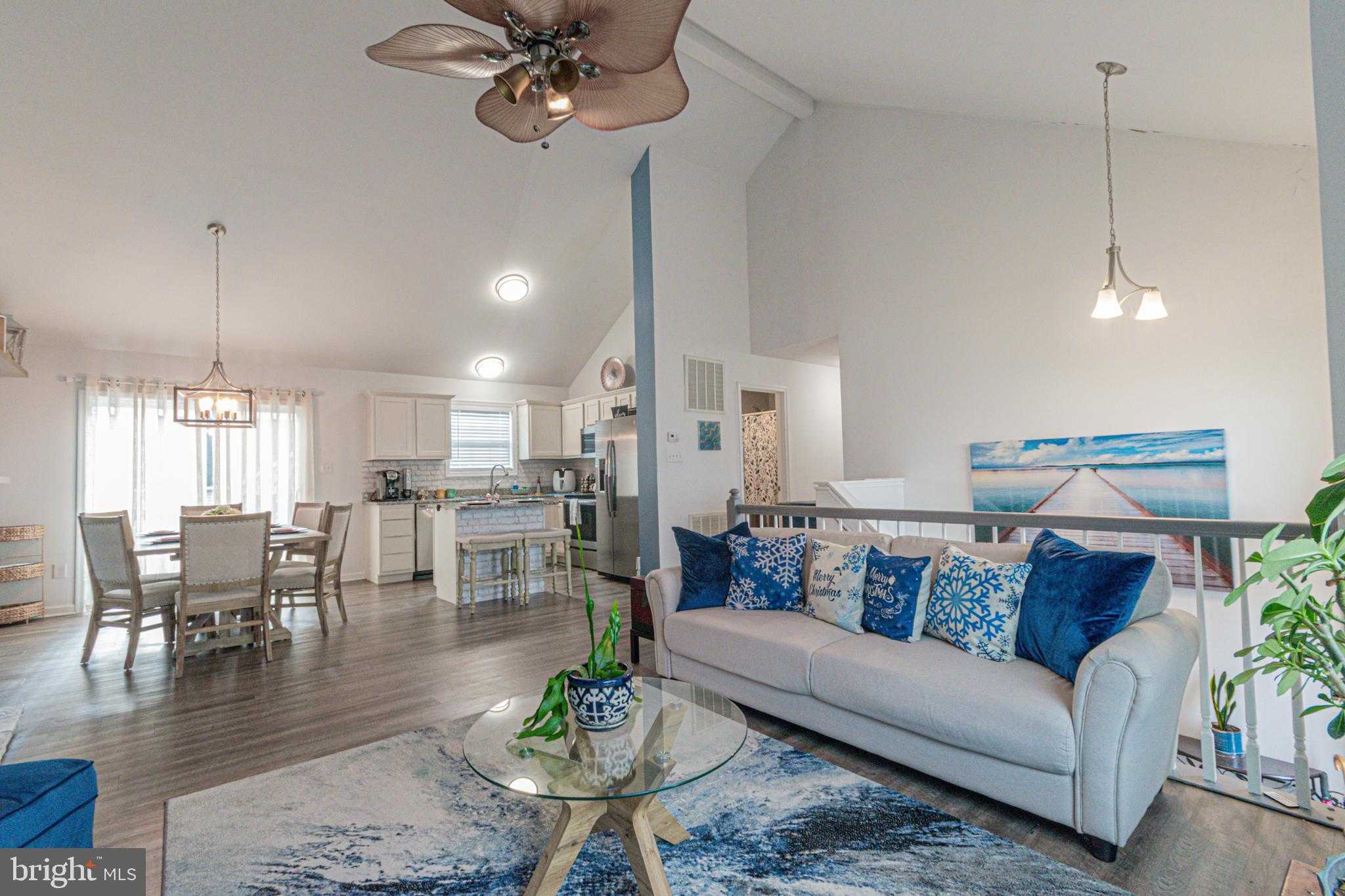 285 Wren St N photo 18