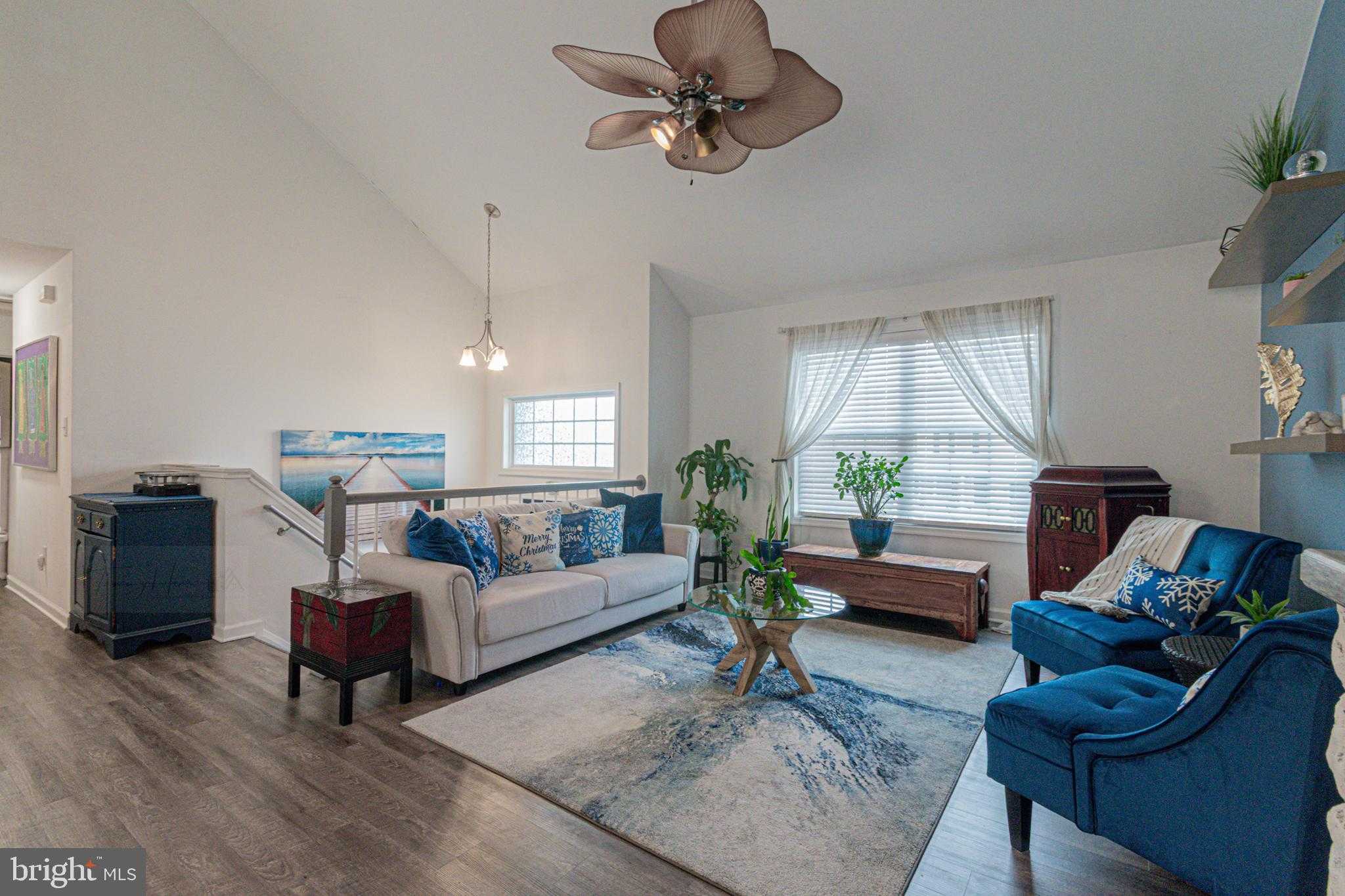 285 Wren St N photo 21