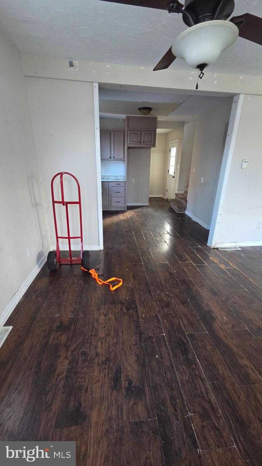 910 Smith Dr photo 5