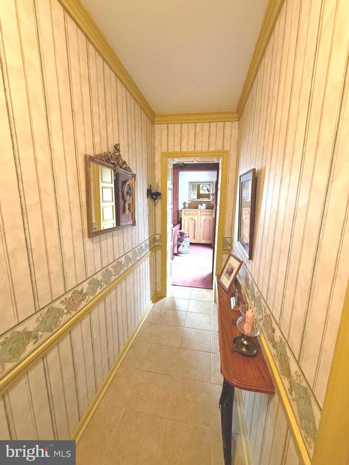 127 S Arnold St photo 16