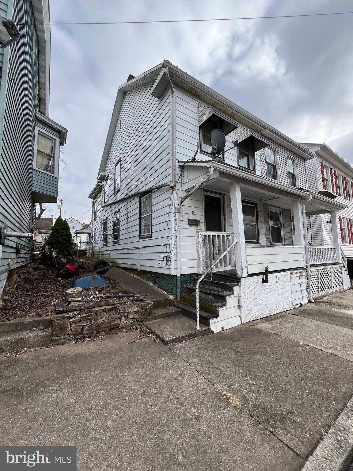 13 S Front St photo 4