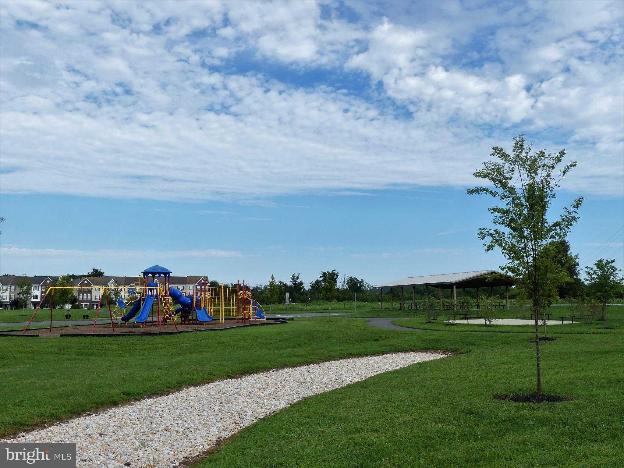 1070 Rosemont Ter photo 27