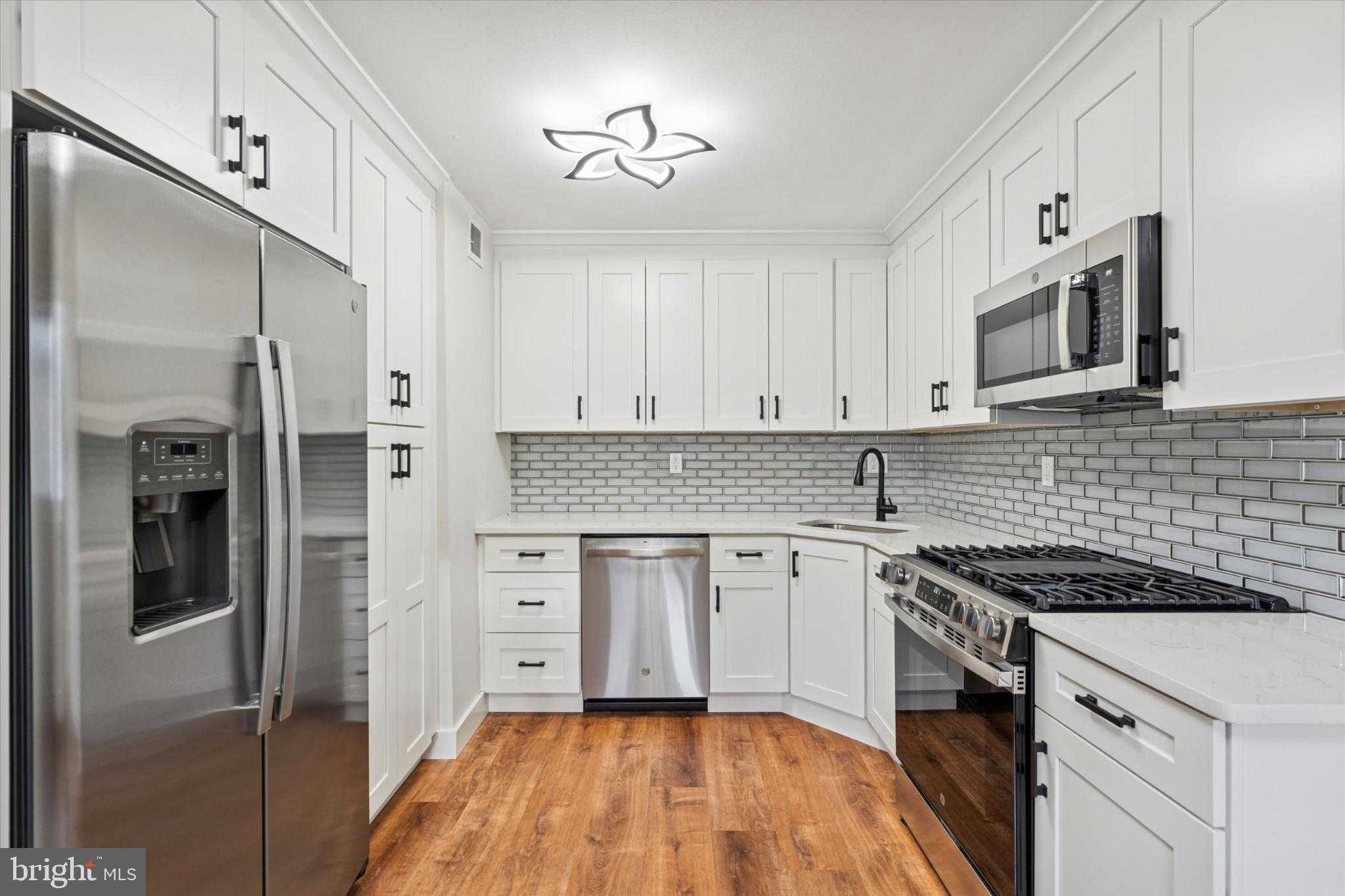 1609 Painters Xing photo 11