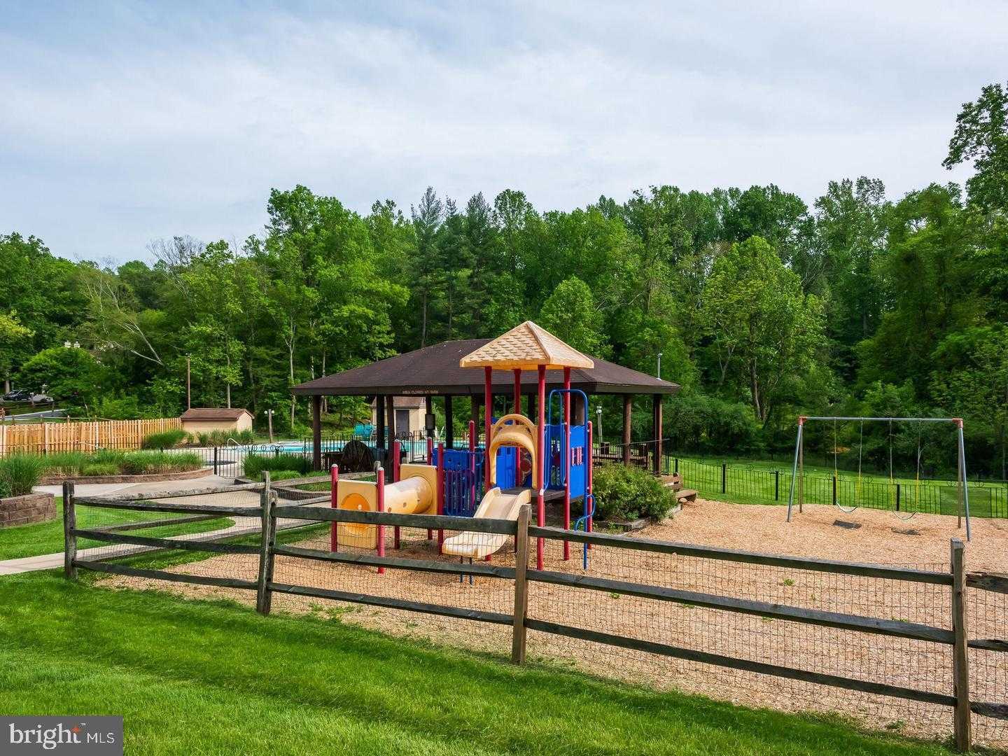 1609 Painters Xing photo 32