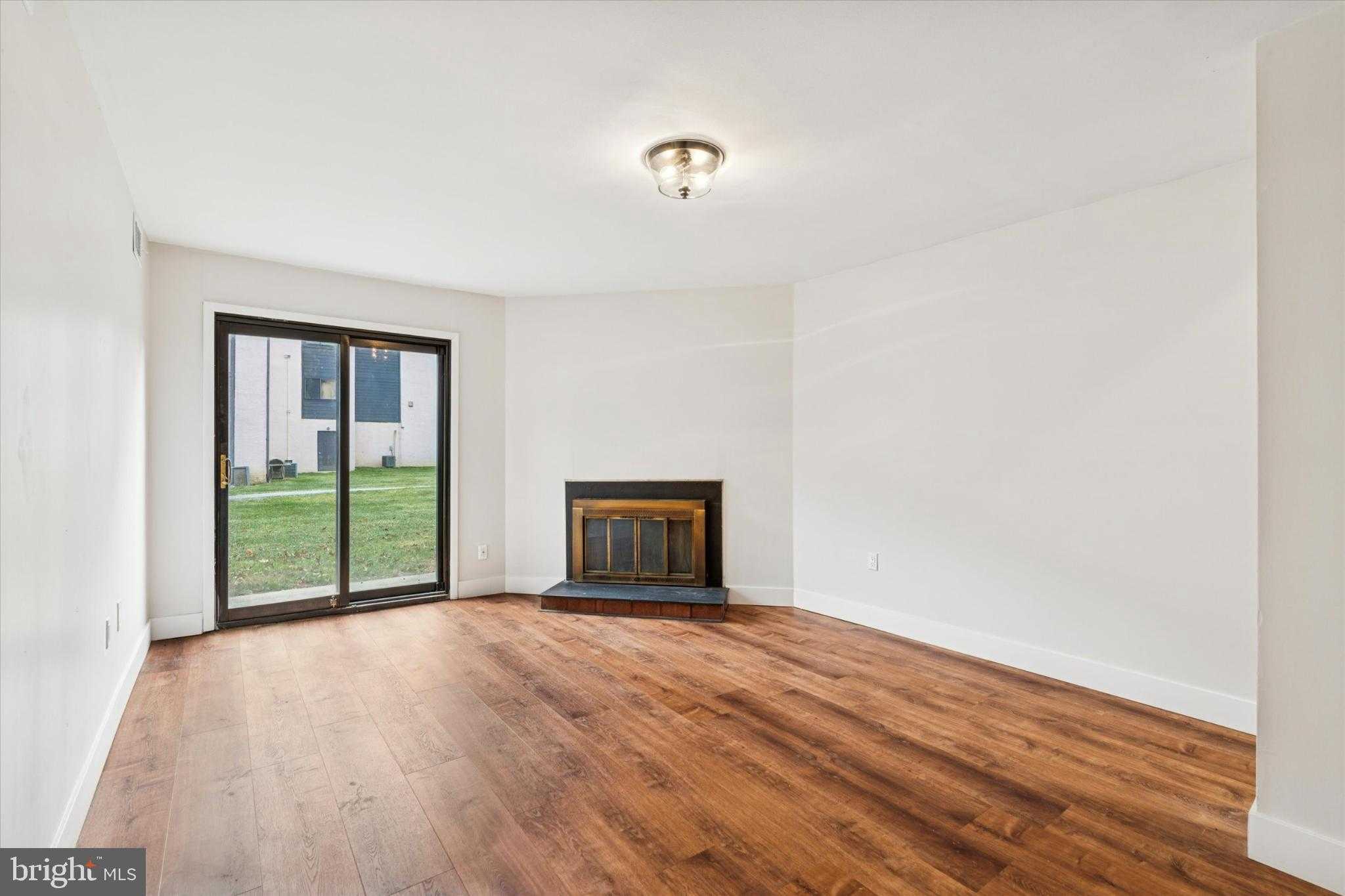 1609 Painters Xing photo 7