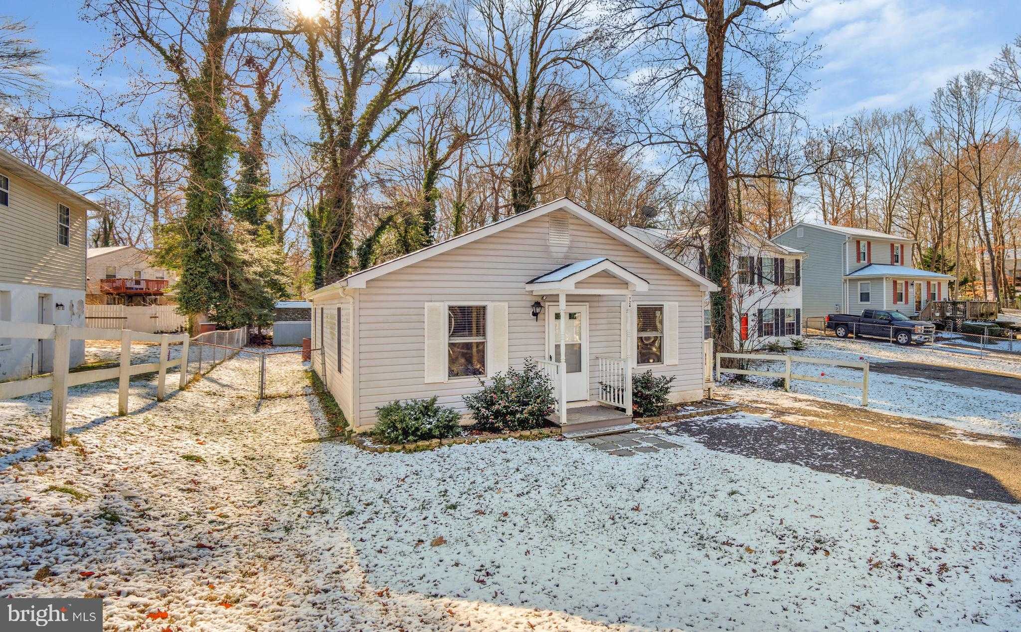 724 Spruce Dr, Lusby