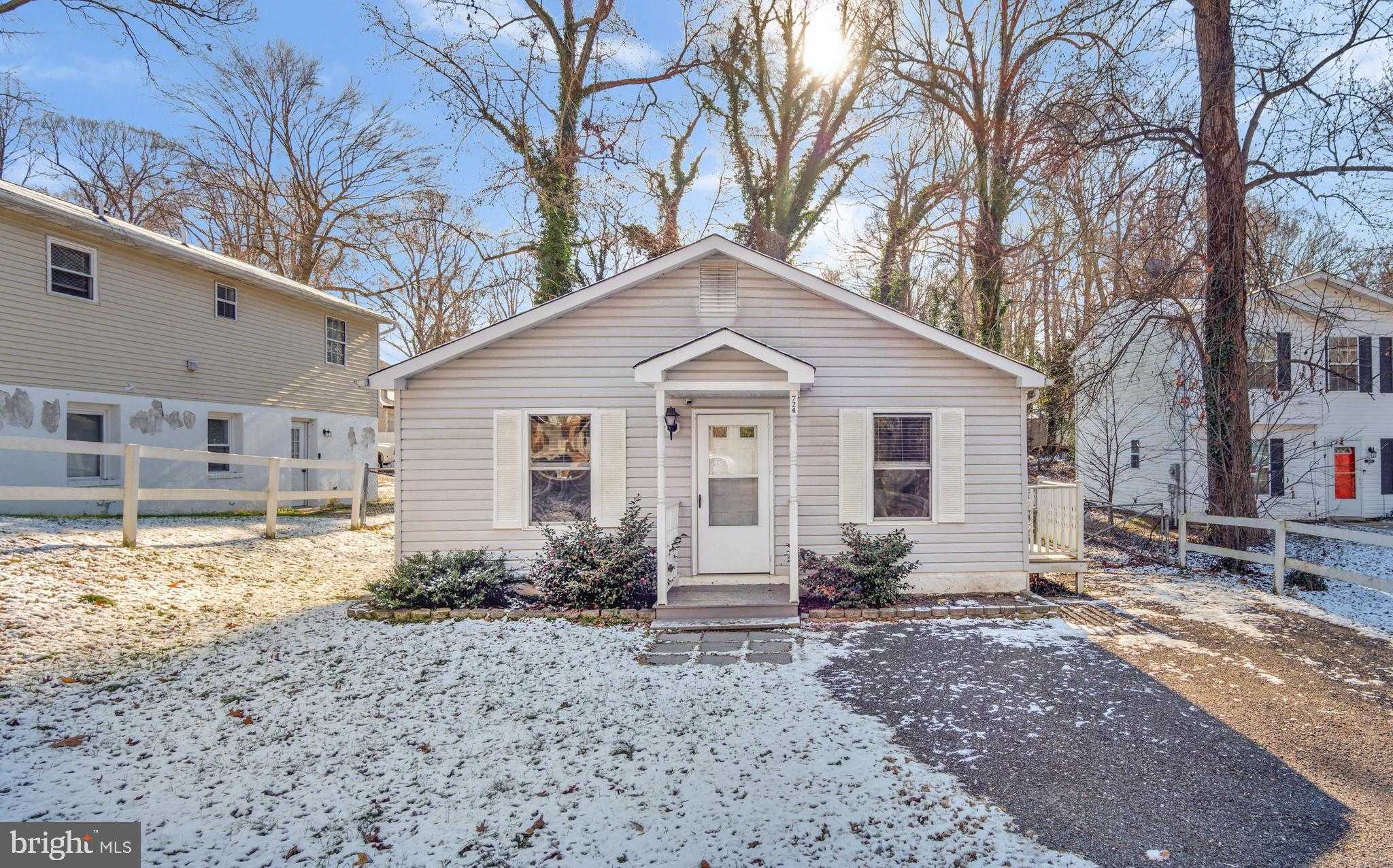 724 Spruce Dr photo 3