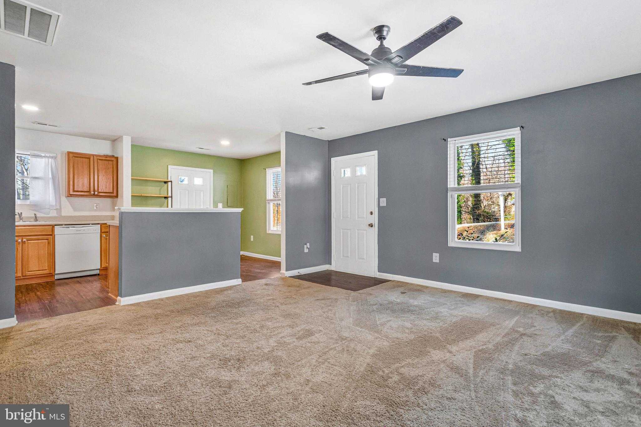 724 Spruce Dr photo 4