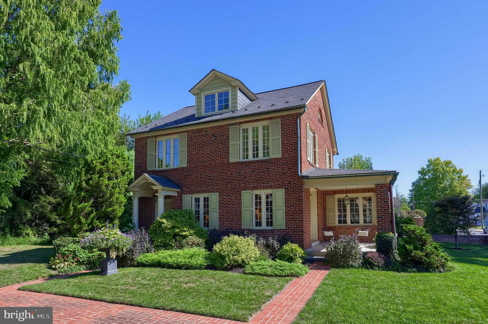 81 S Linden St, Manheim