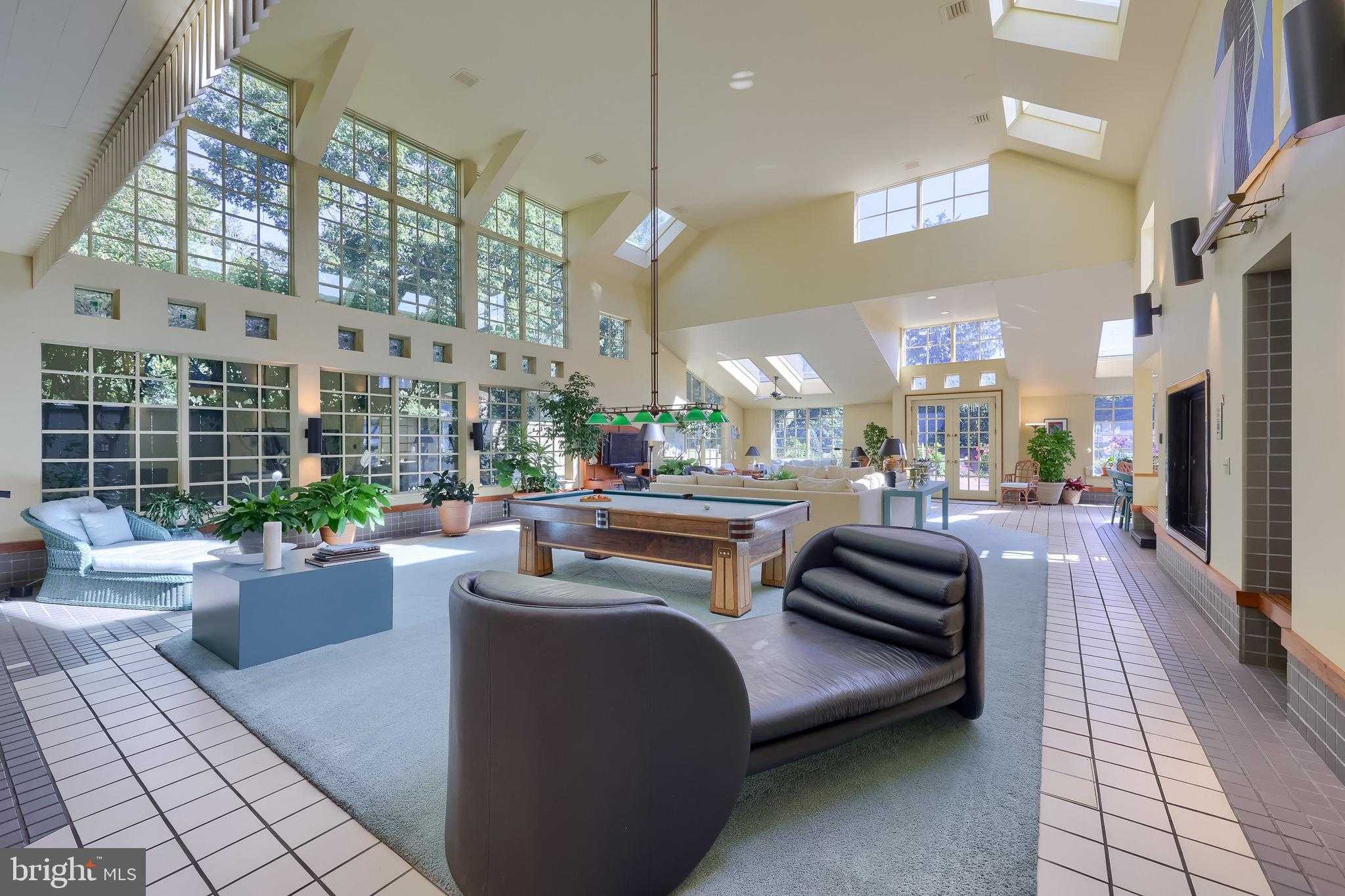 81 S Linden St photo 3