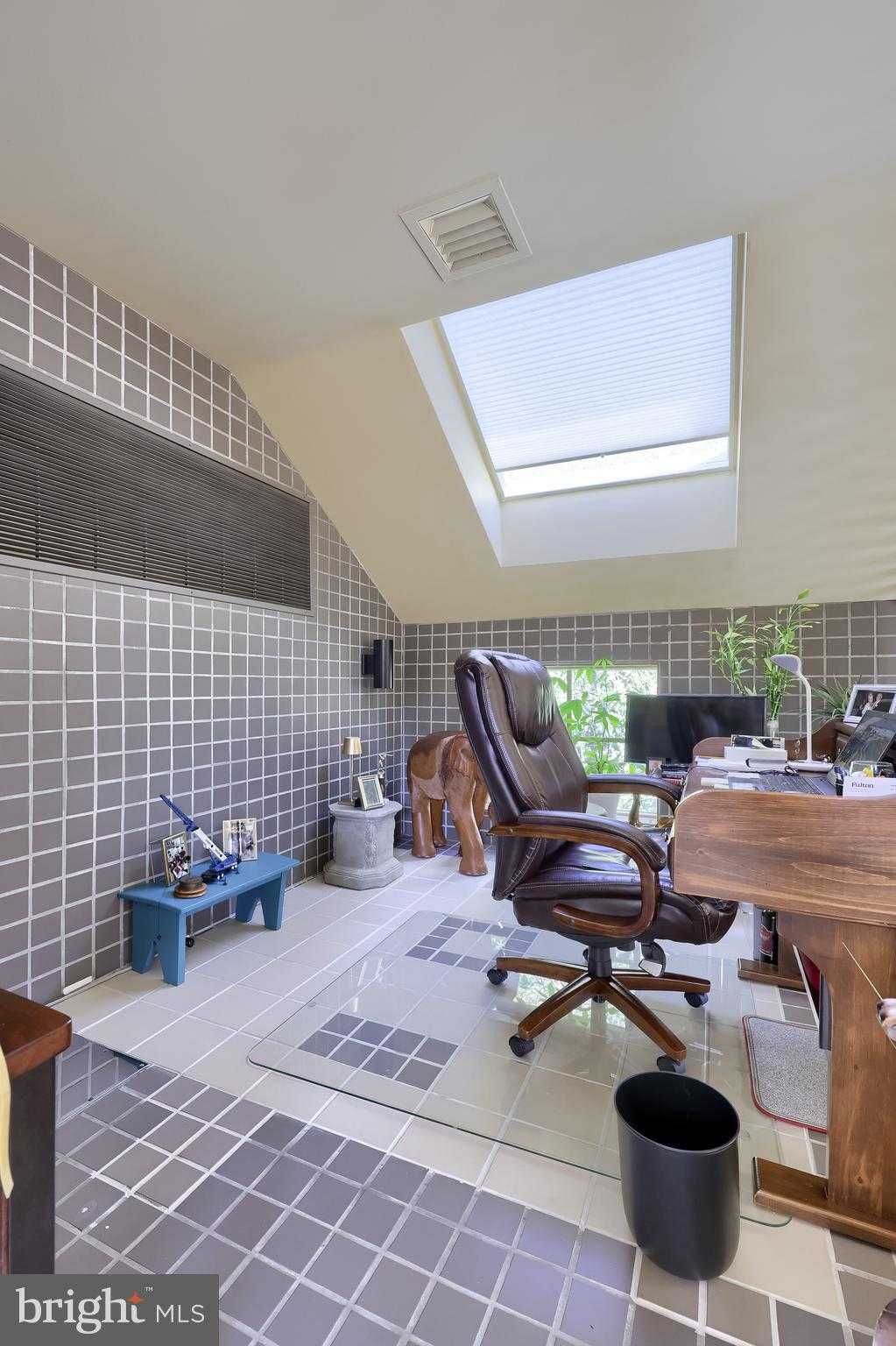 81 S Linden St photo 46