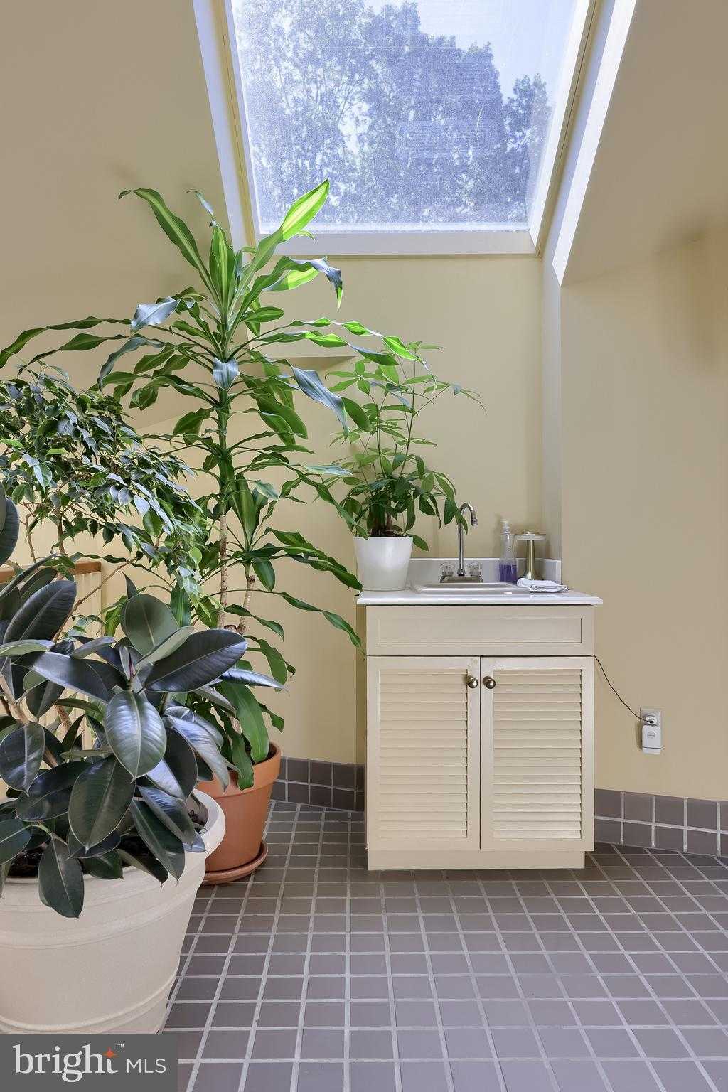 81 S Linden St photo 47