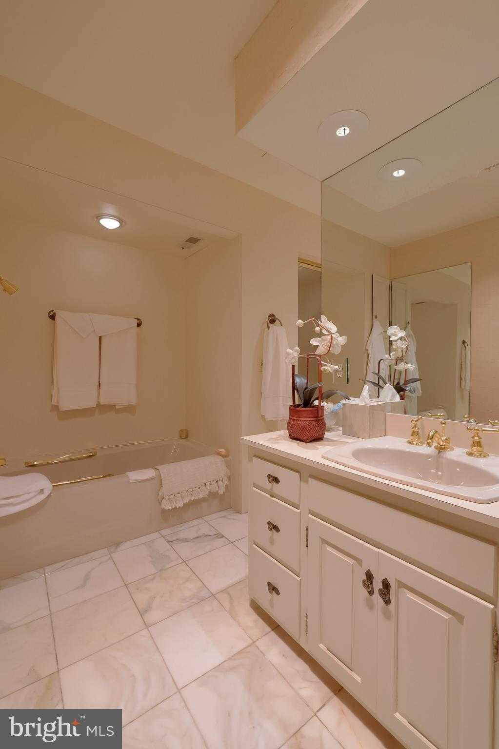 81 S Linden St photo 55