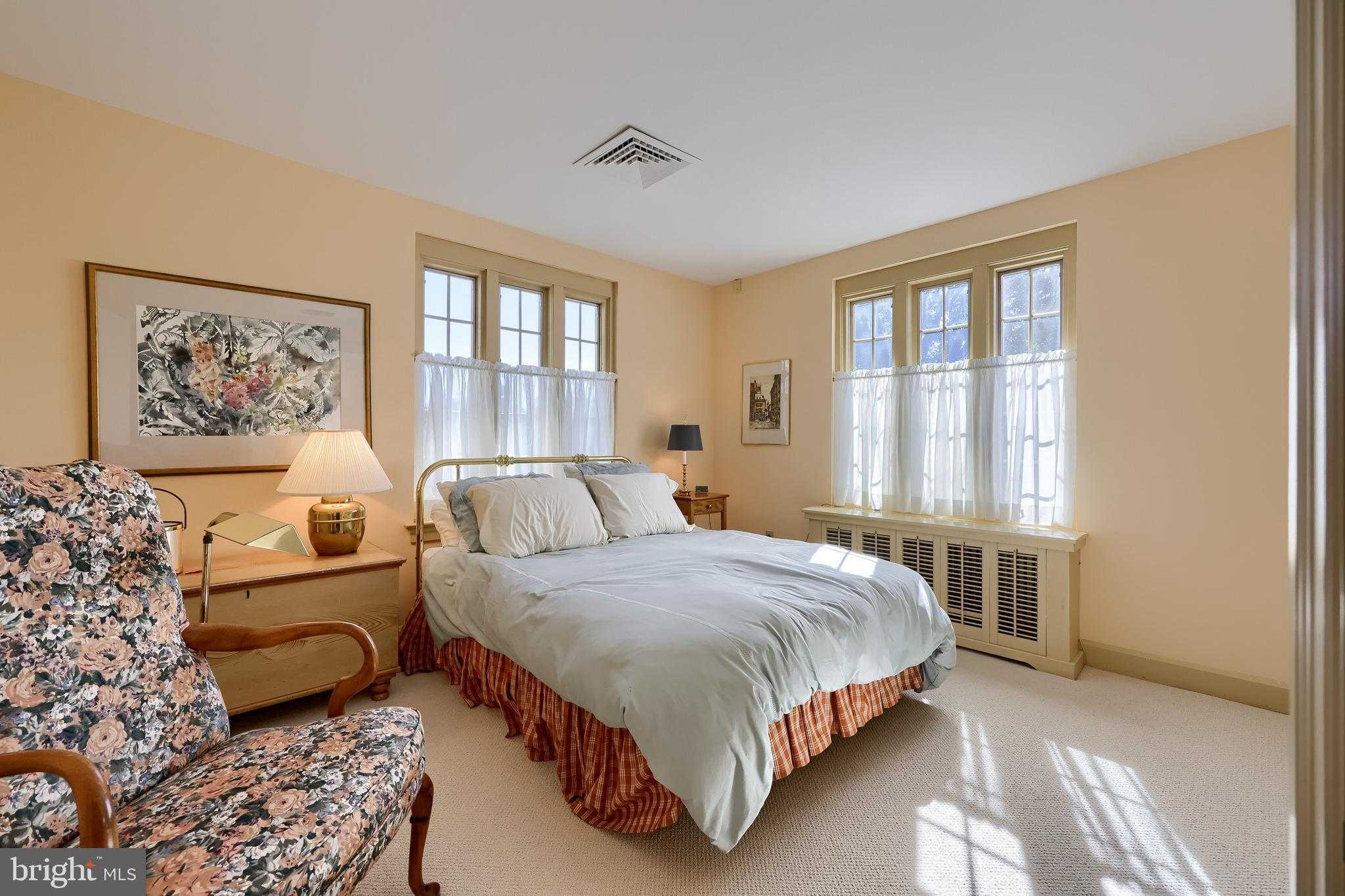 81 S Linden St photo 63