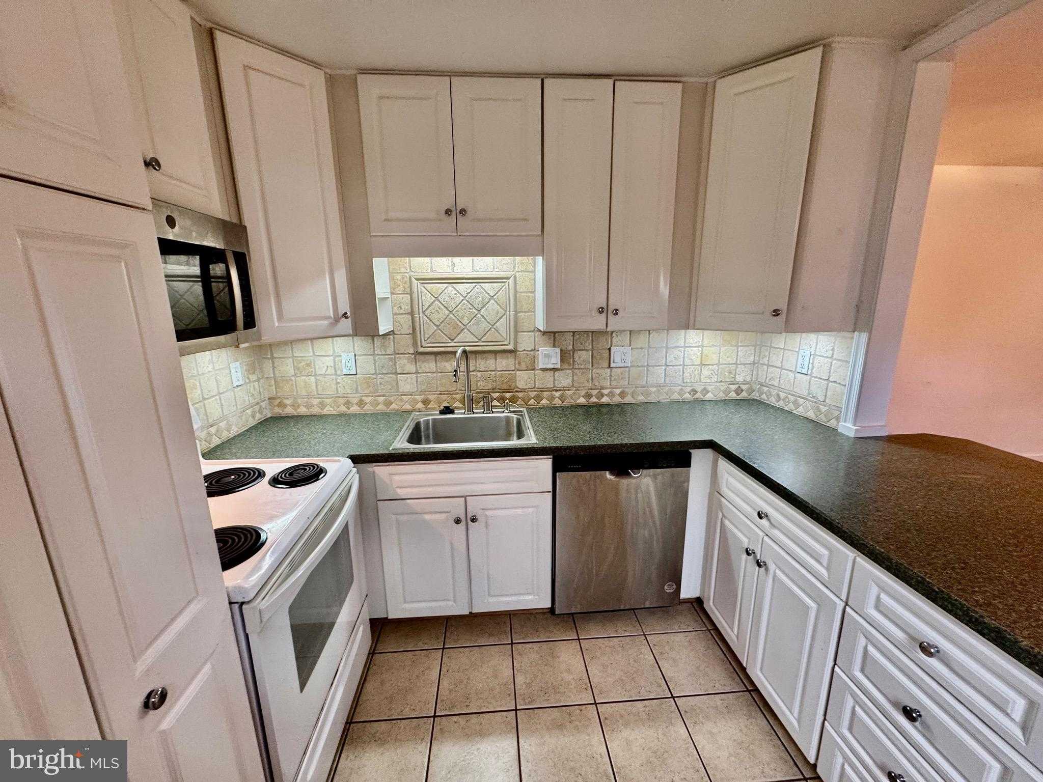 246 Cypress Creek Rd photo 17