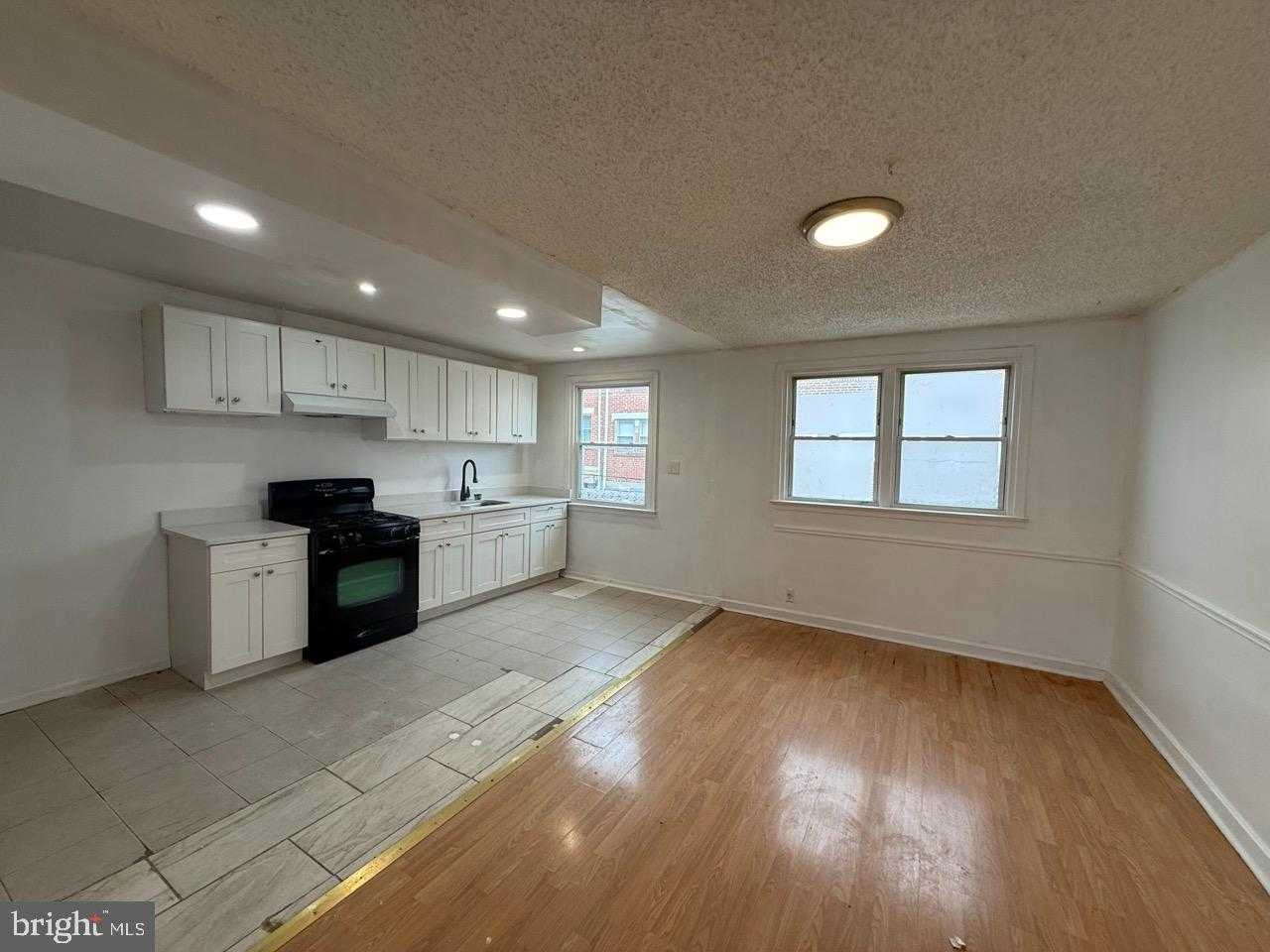 1243 Hellerman St photo 4