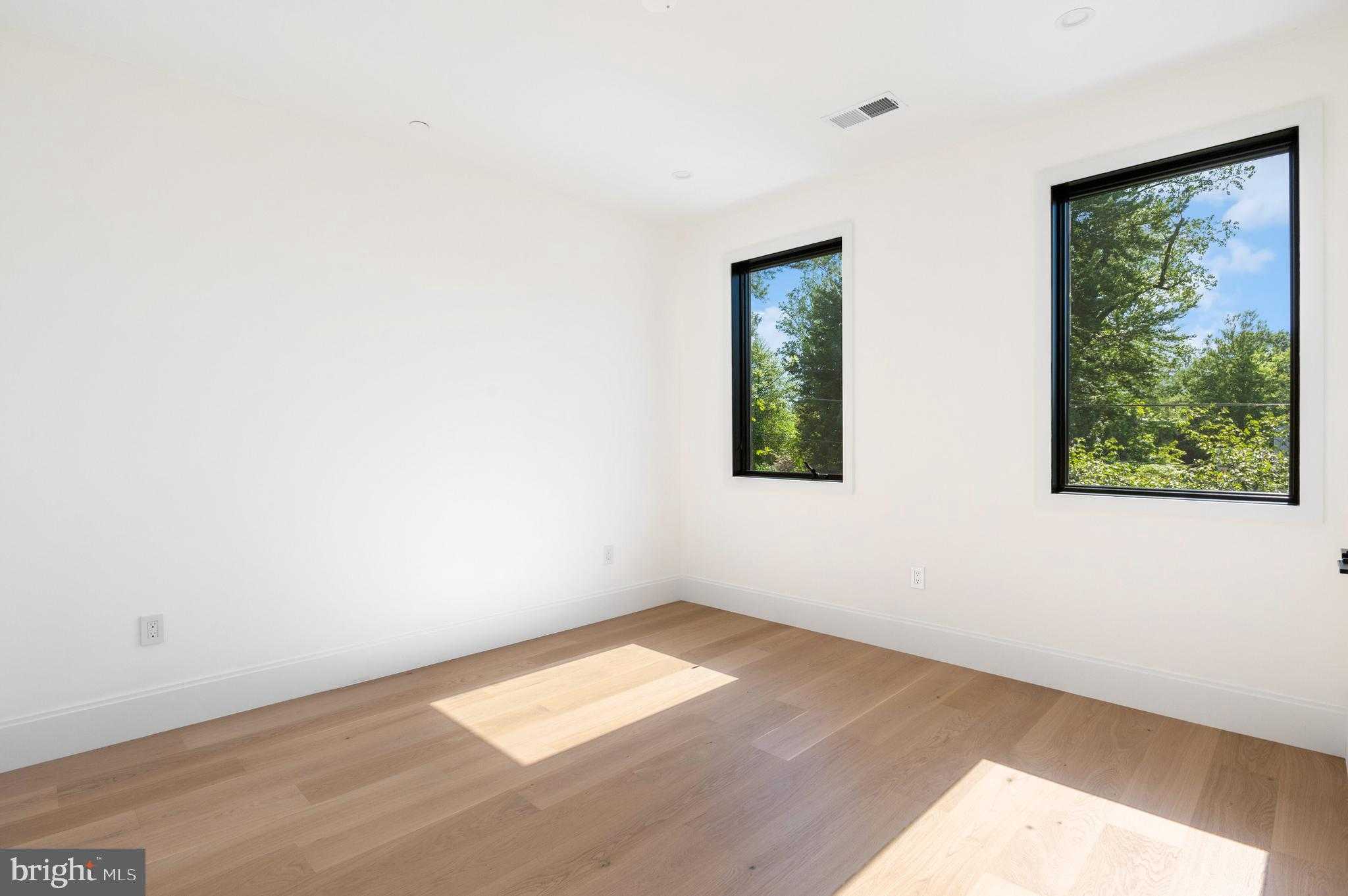 6921 Granby St photo 25