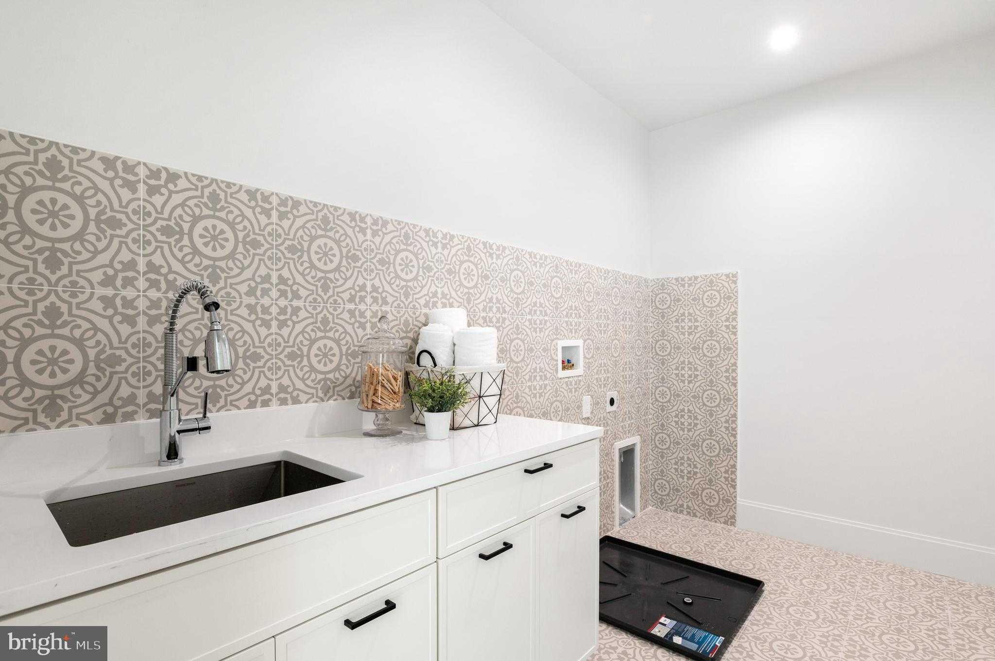 6921 Granby St photo 31