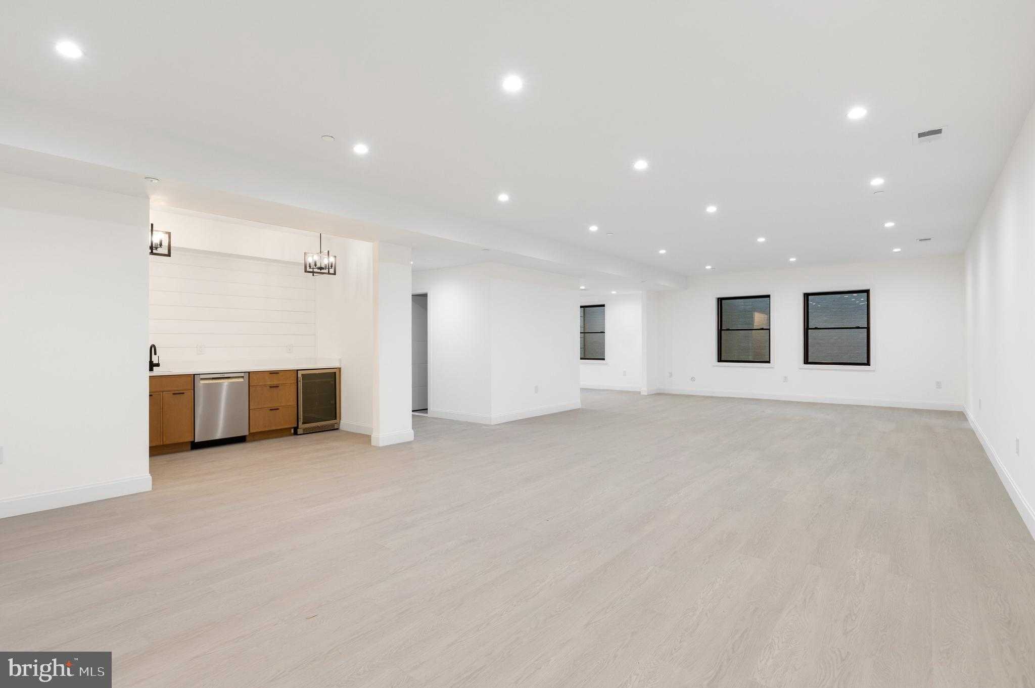 6921 Granby St photo 33