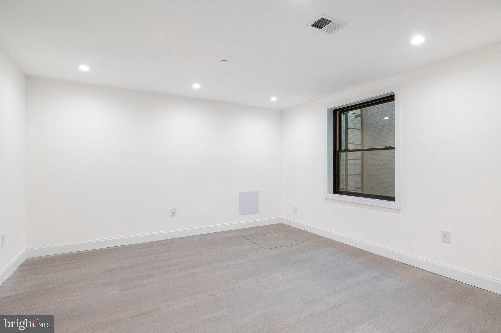 6921 Granby St photo 35