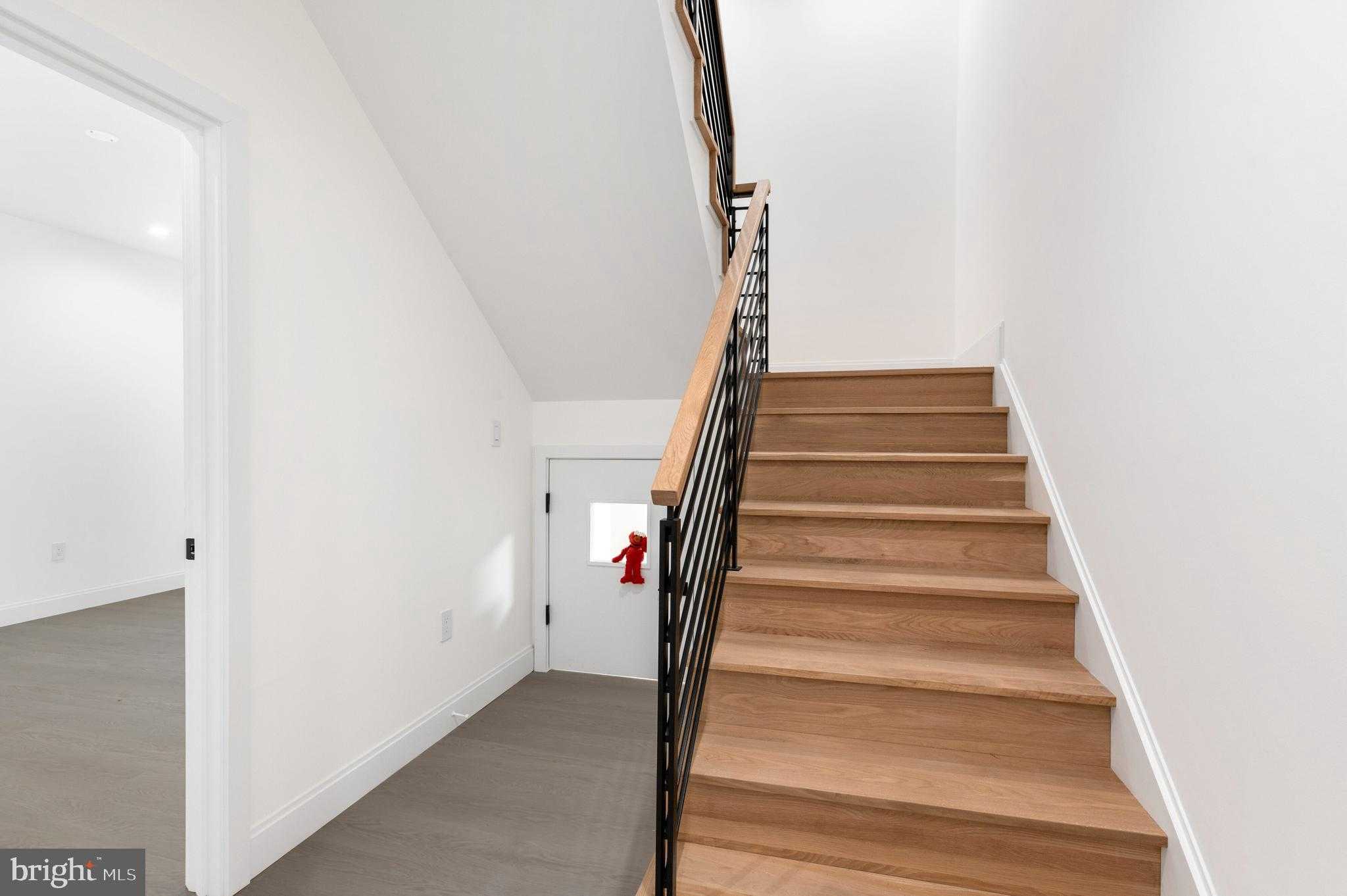 6921 Granby St photo 39