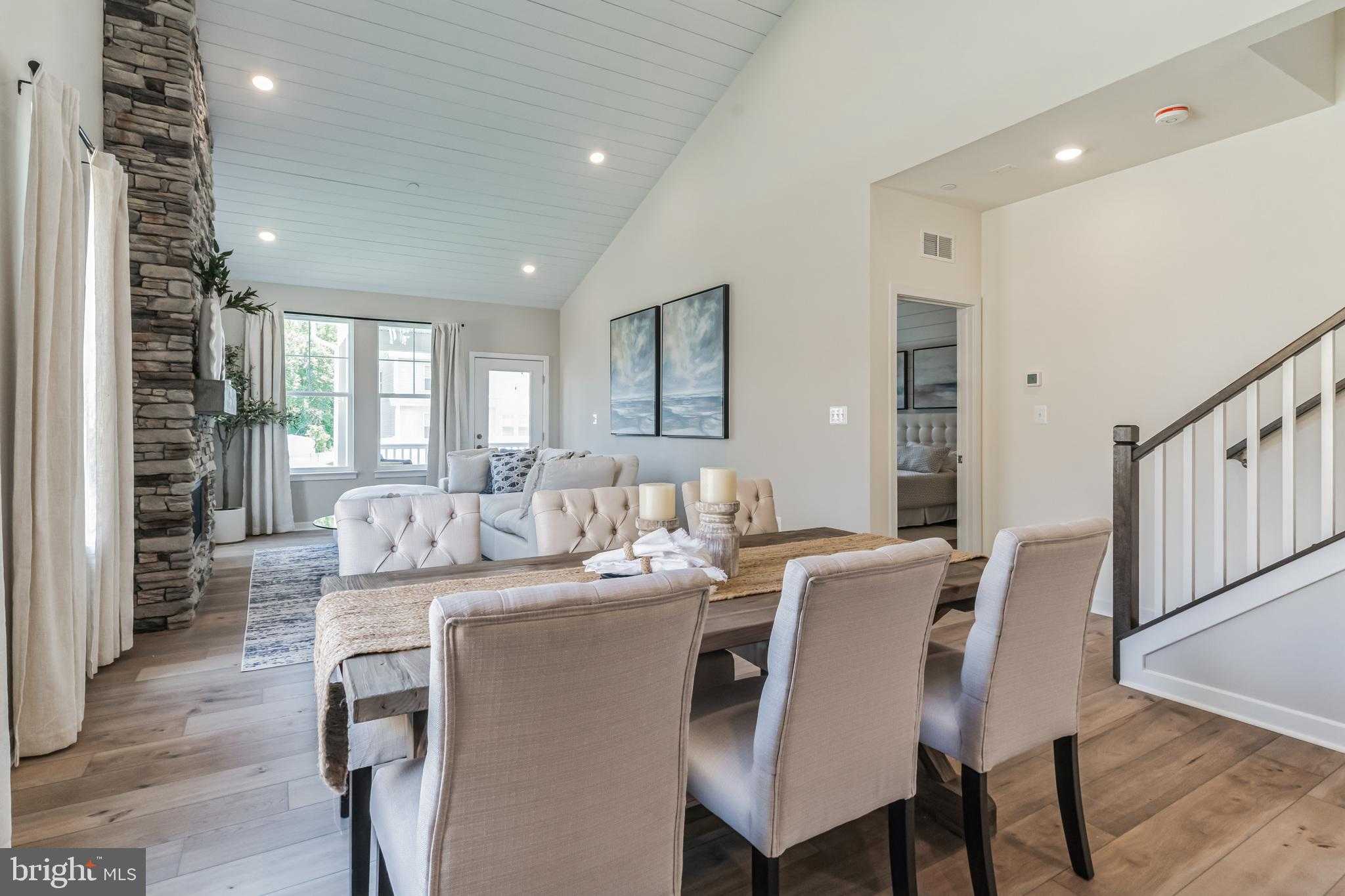 706 Aldora Dr photo 9