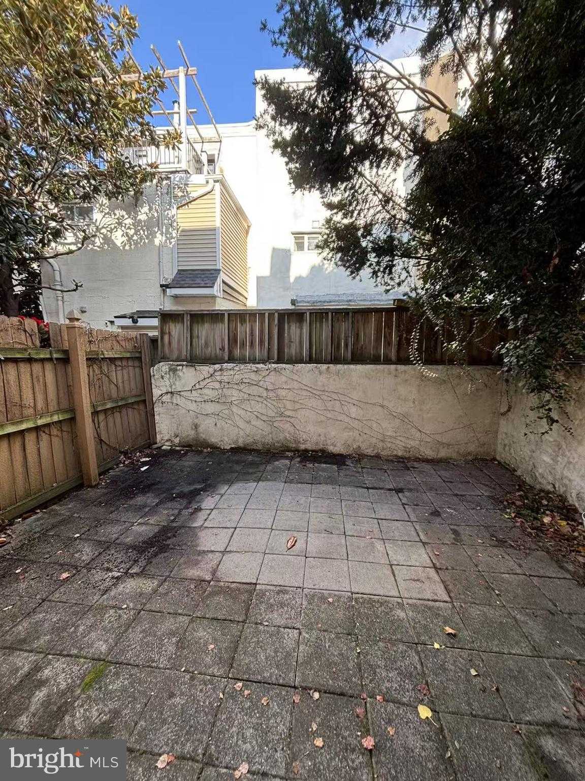 1613 Lombard St photo 2