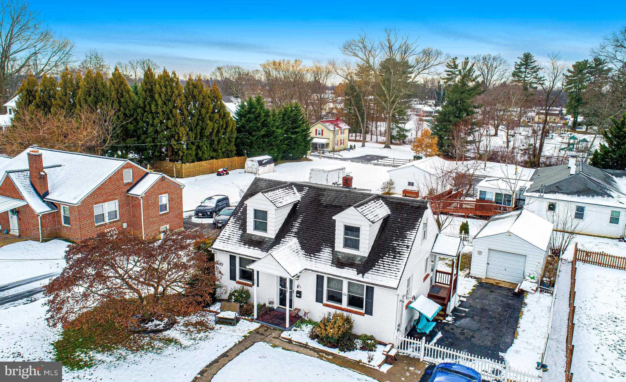 108 Archer St photo 37