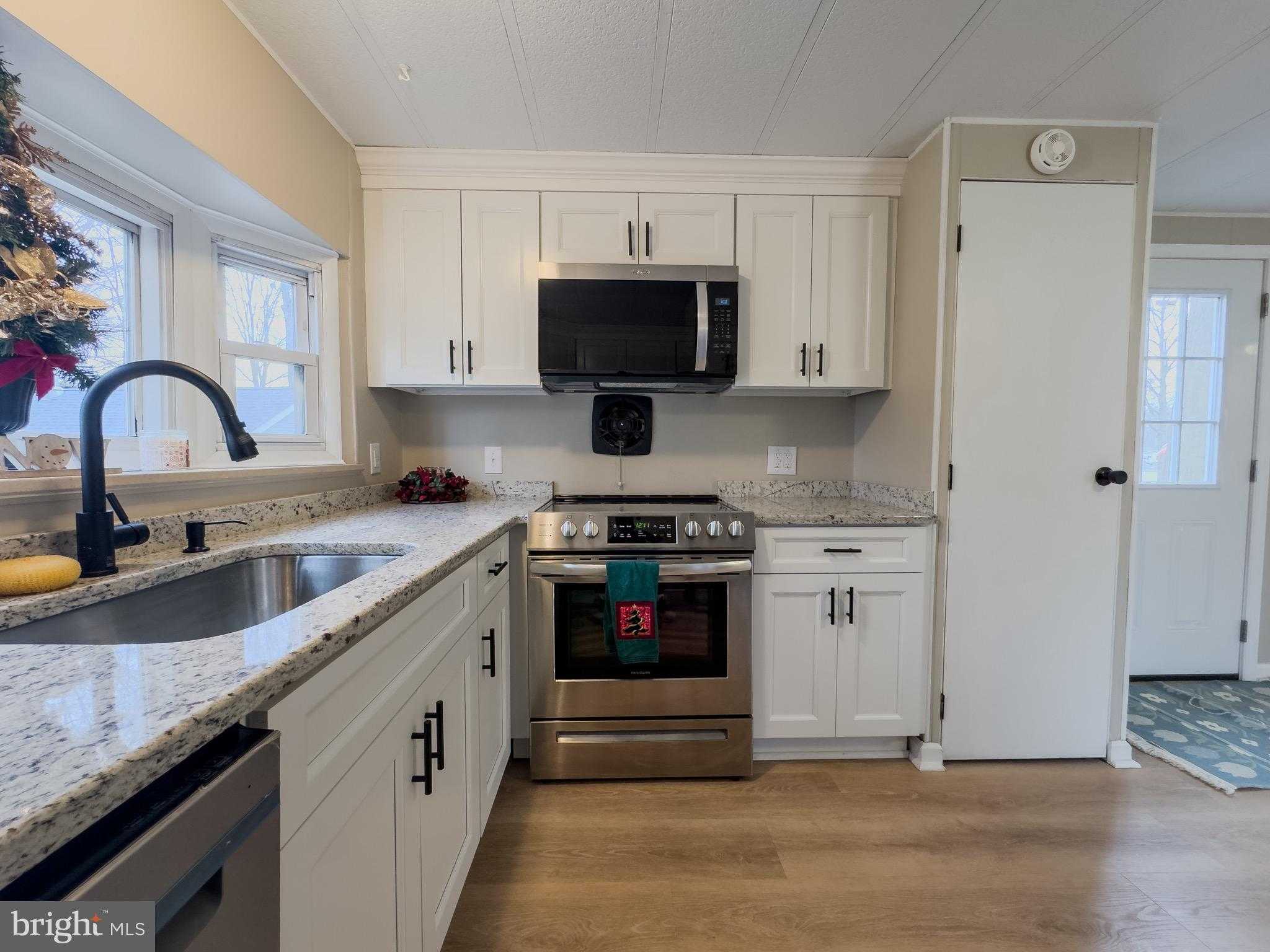 3 Hickory Ln photo 8