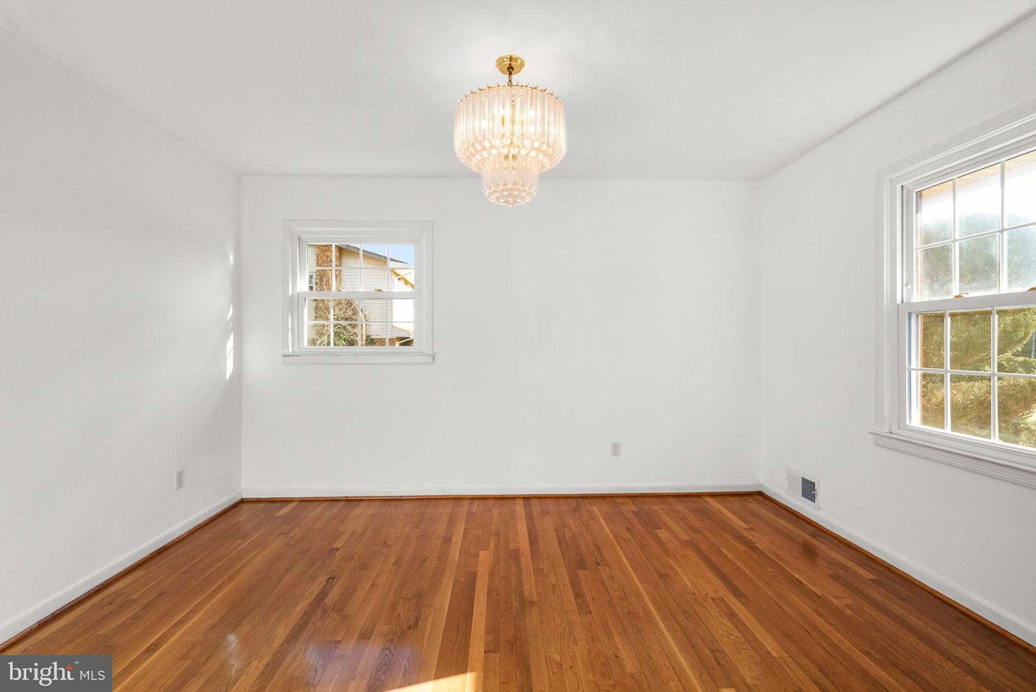 6219 Thornwood Dr photo 7