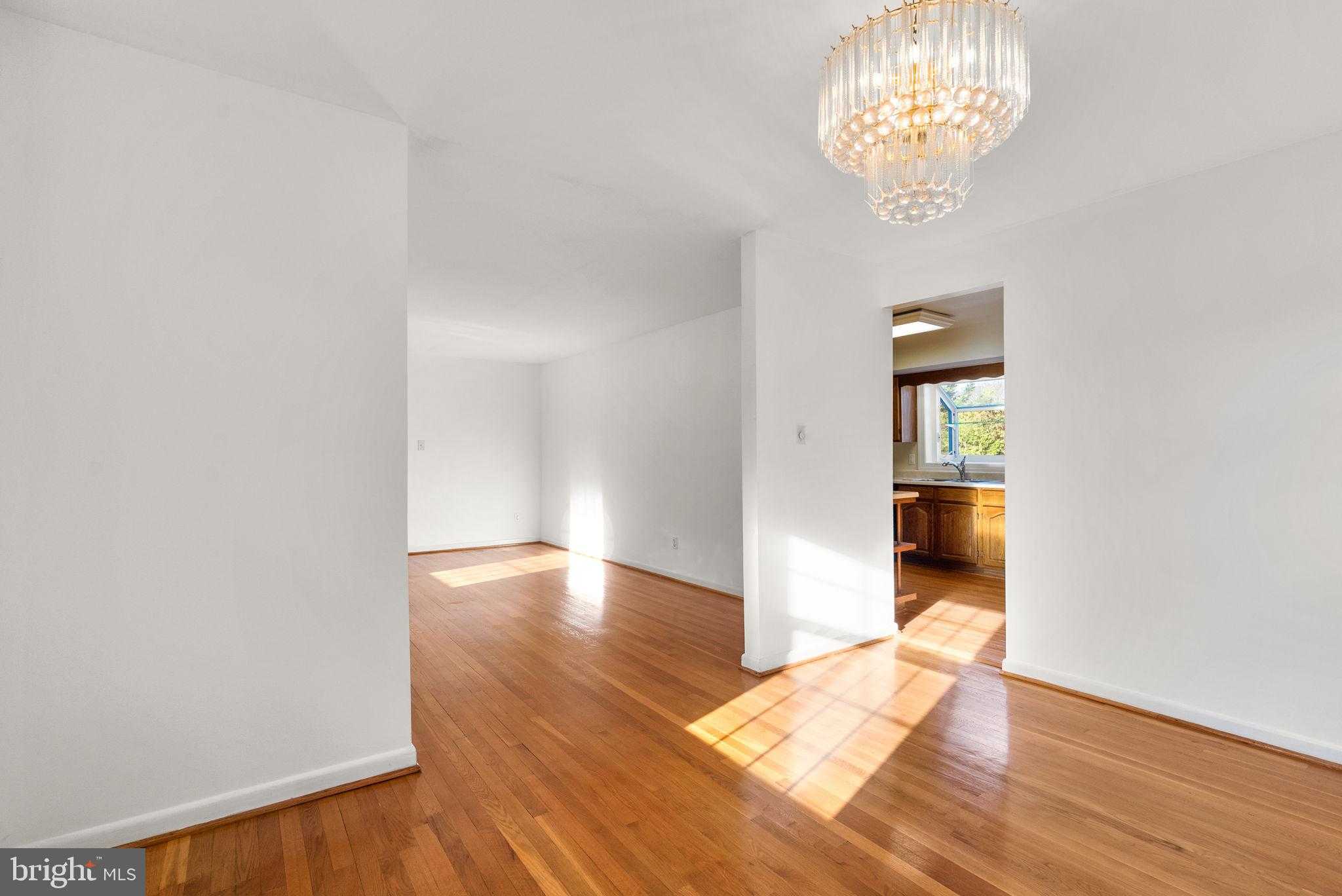 6219 Thornwood Dr photo 8