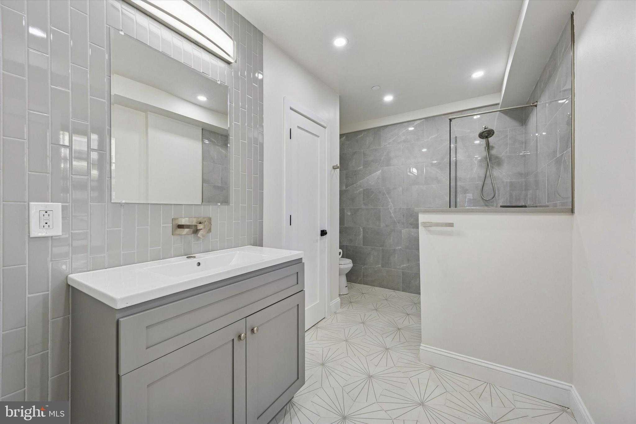 1300 S 6th St photo 15