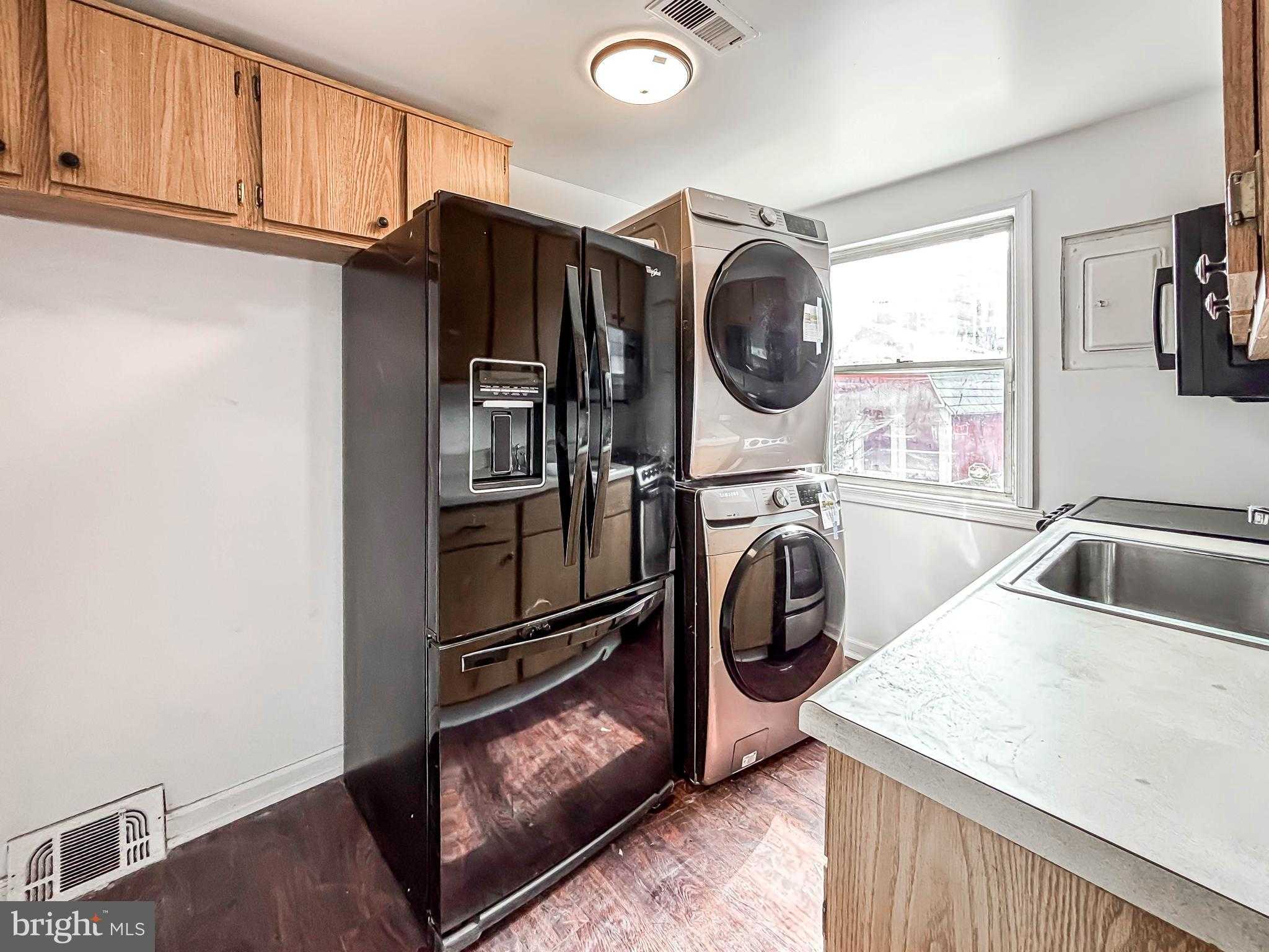 414 Avondale Rd photo 2