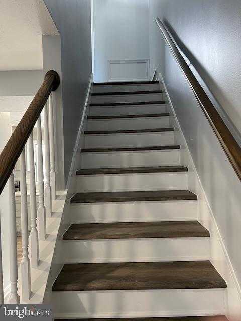 711 E Cork St photo 3