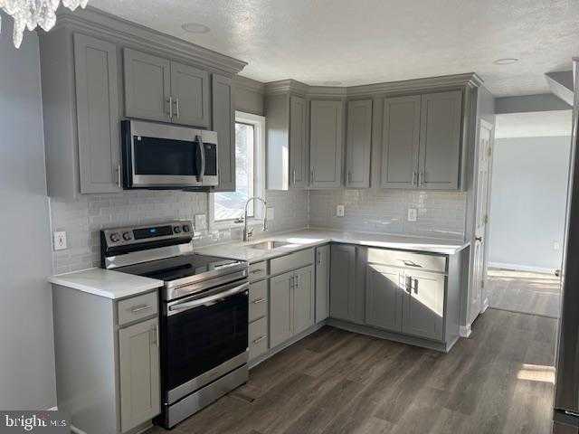 711 E Cork St photo 6