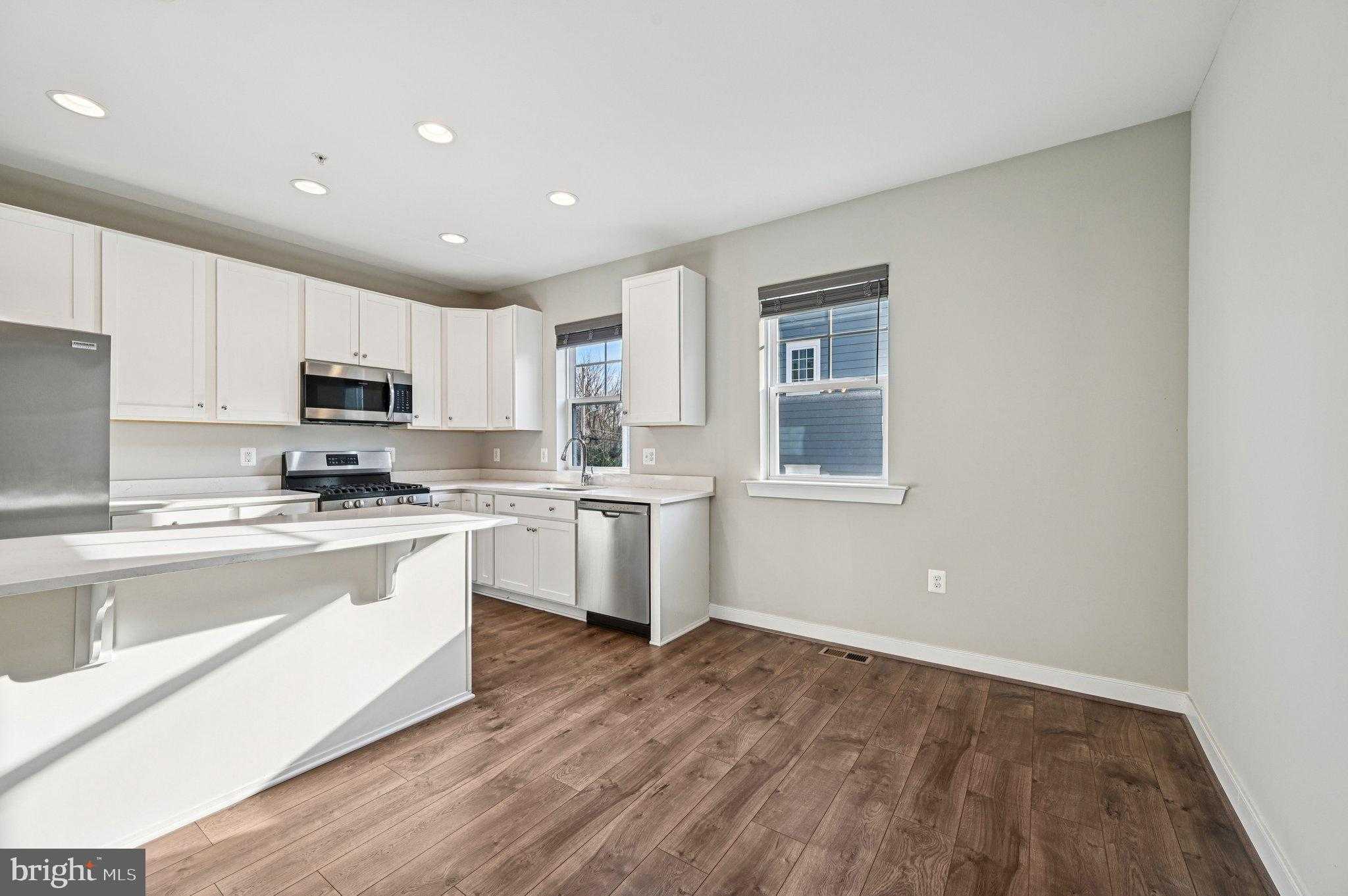 220 E Pennsylvania Ave photo 19