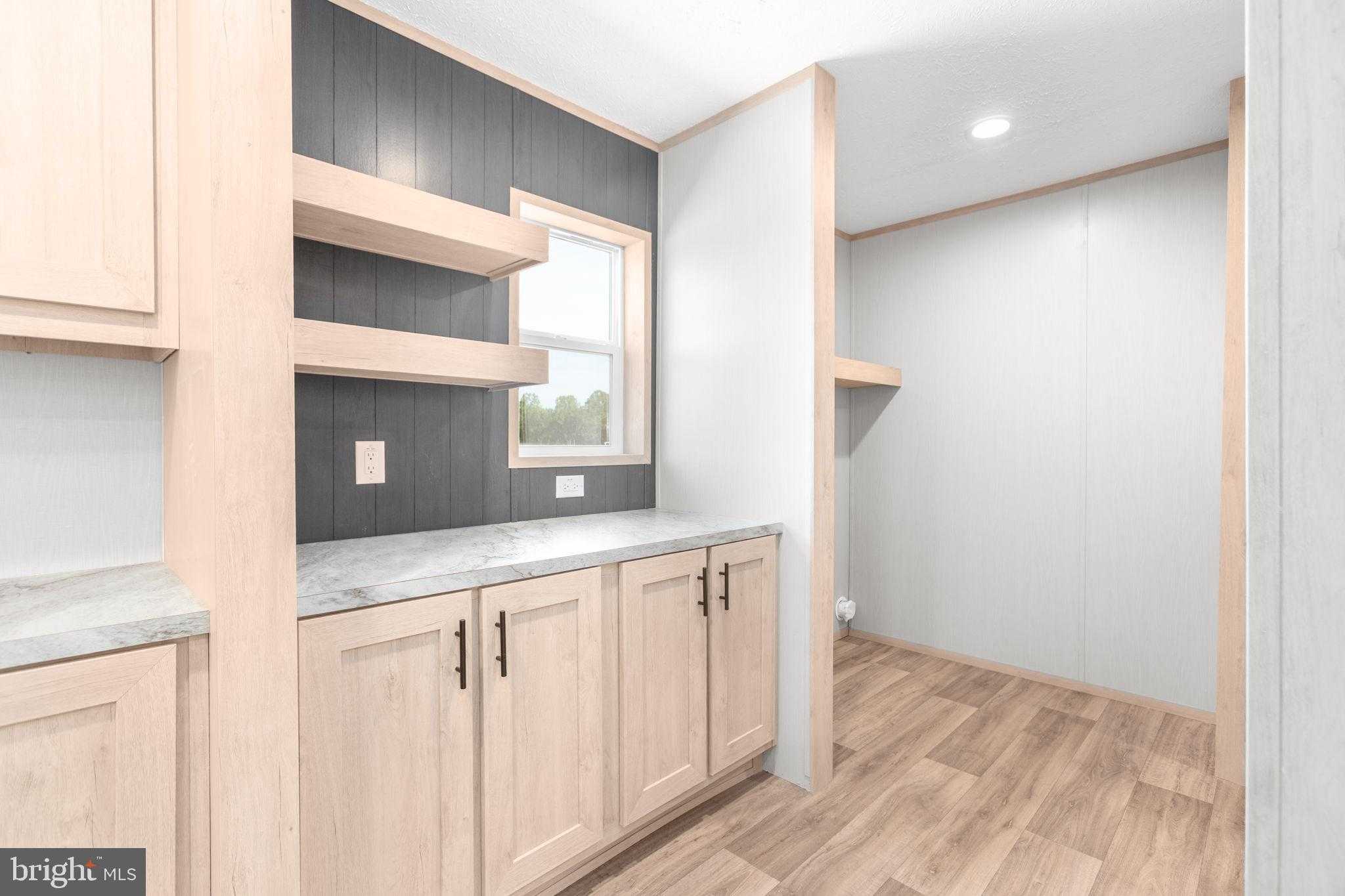 Moorefield Rd photo 11