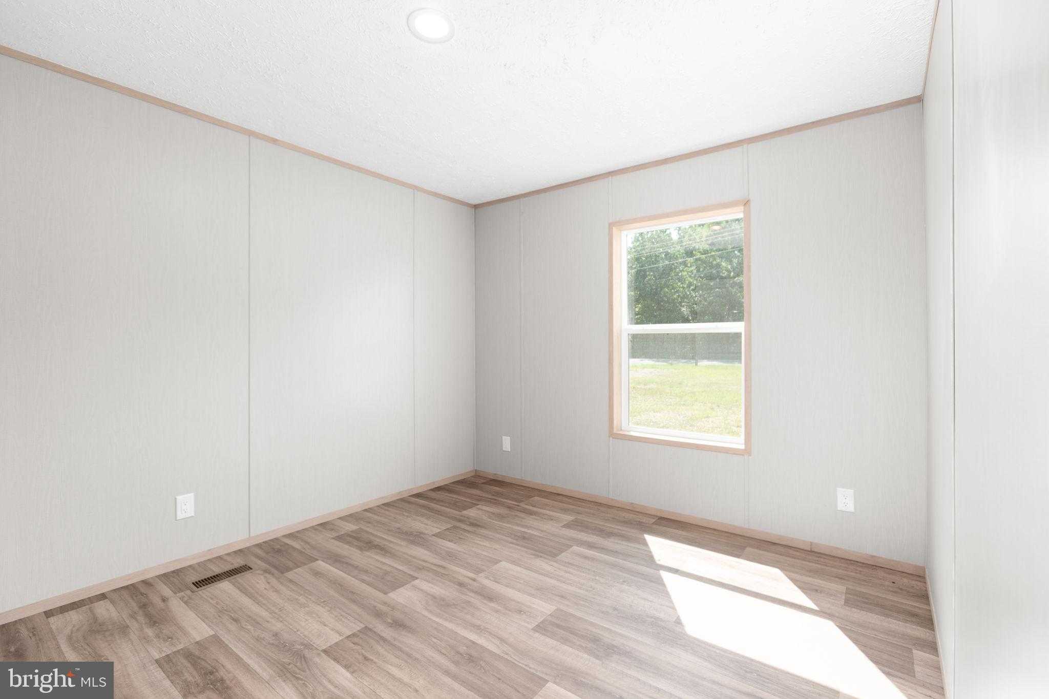 Moorefield Rd photo 21