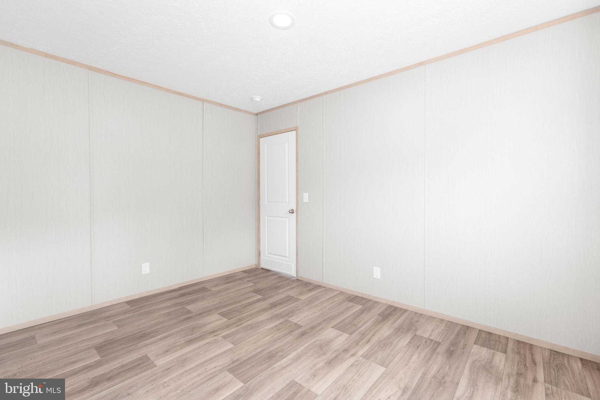 Moorefield Rd photo 25