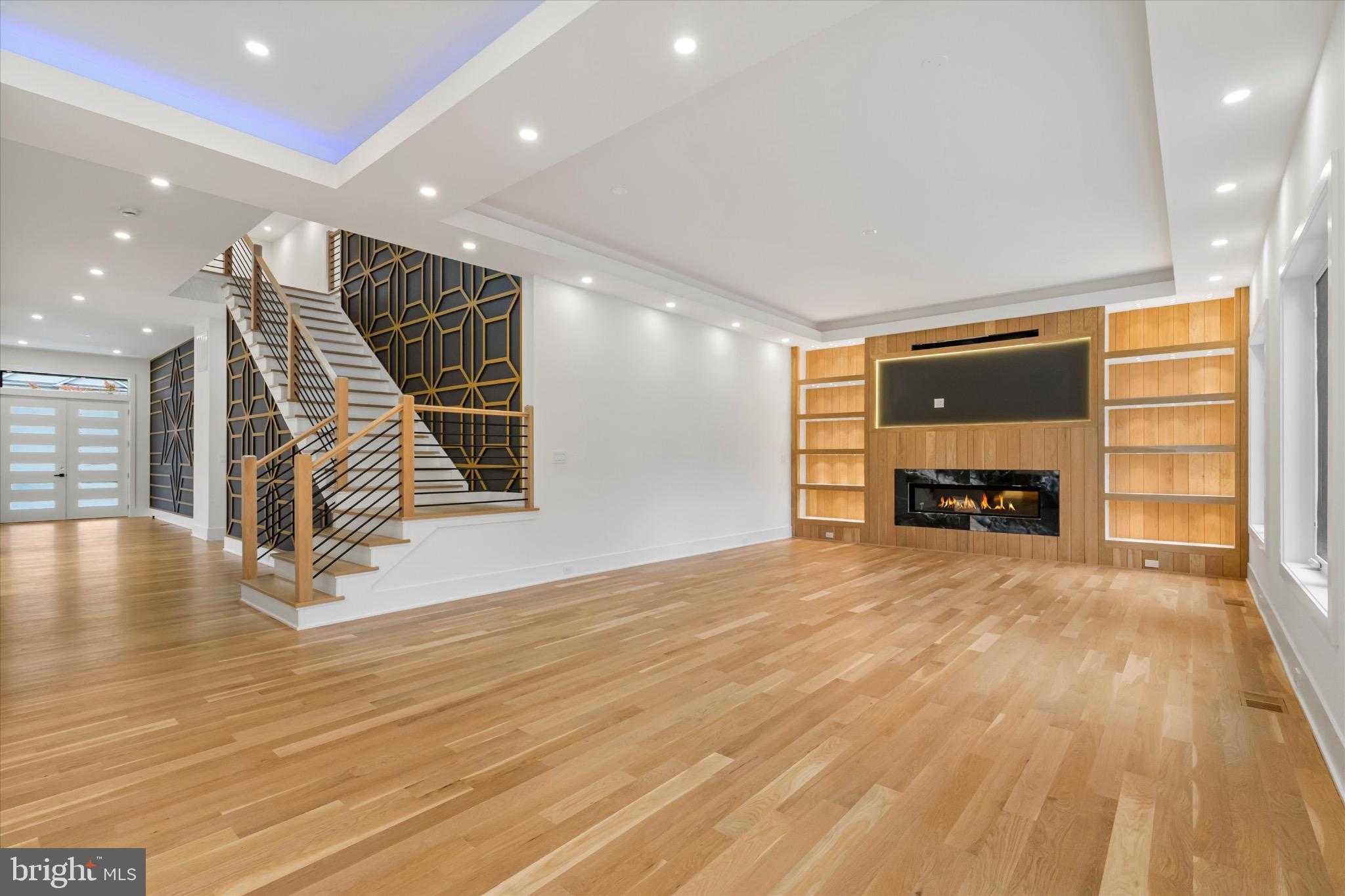 1832 Pimmit Dr, Falls Church