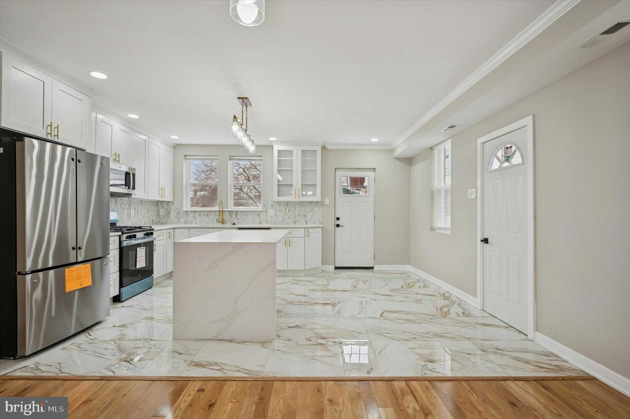 6866 N 19th St photo 10