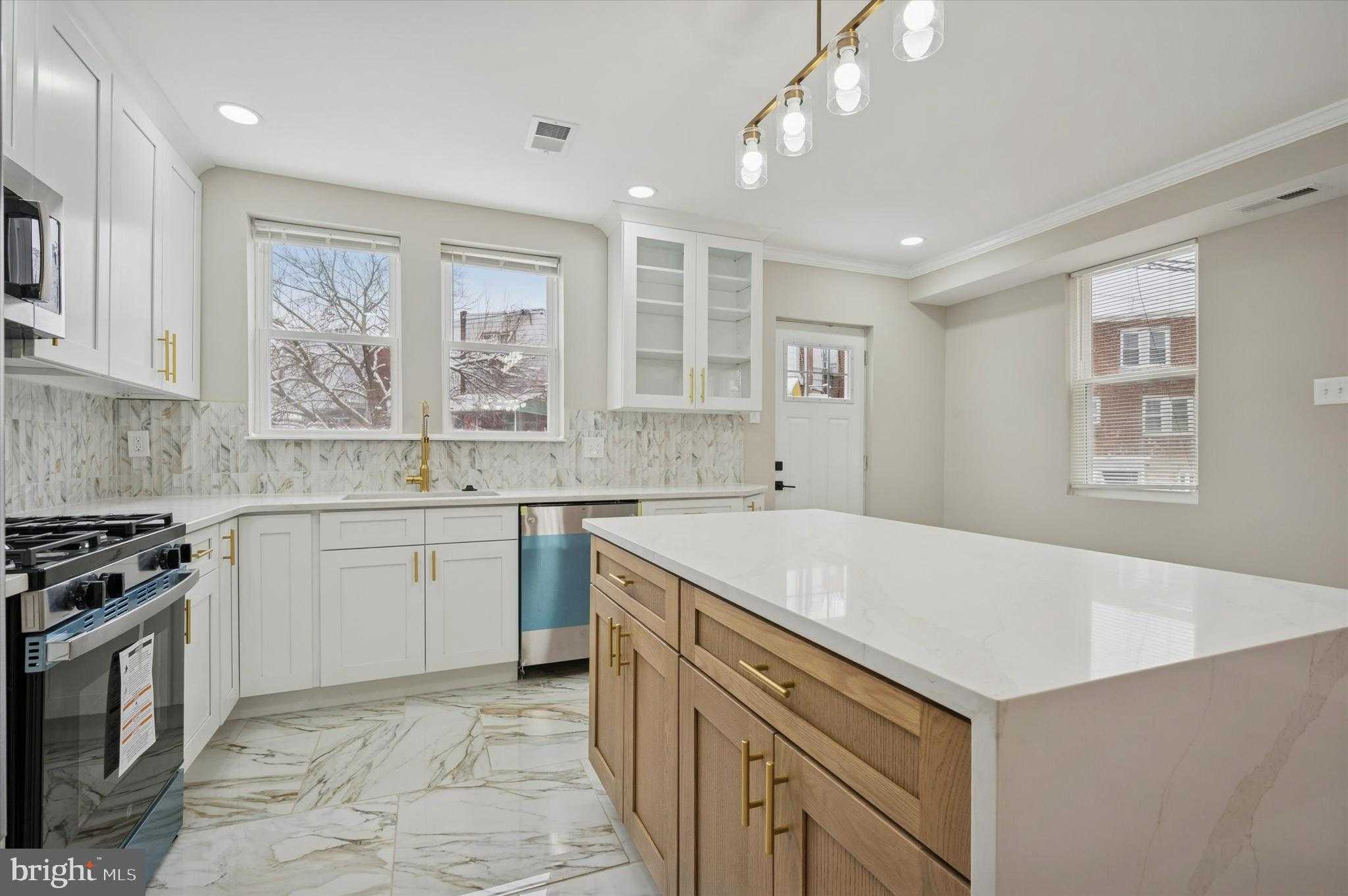 6866 N 19th St photo 11