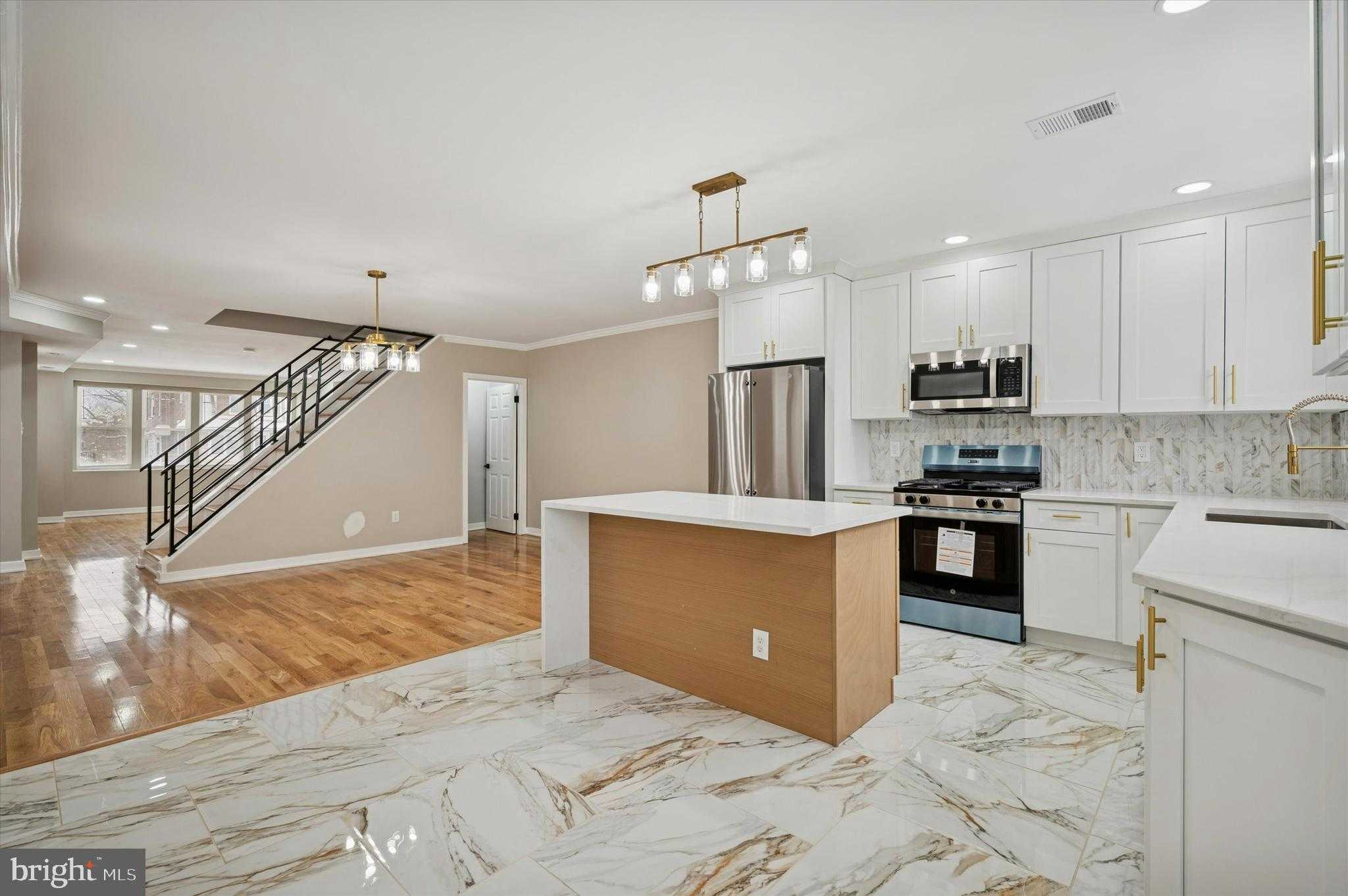 6866 N 19th St photo 12