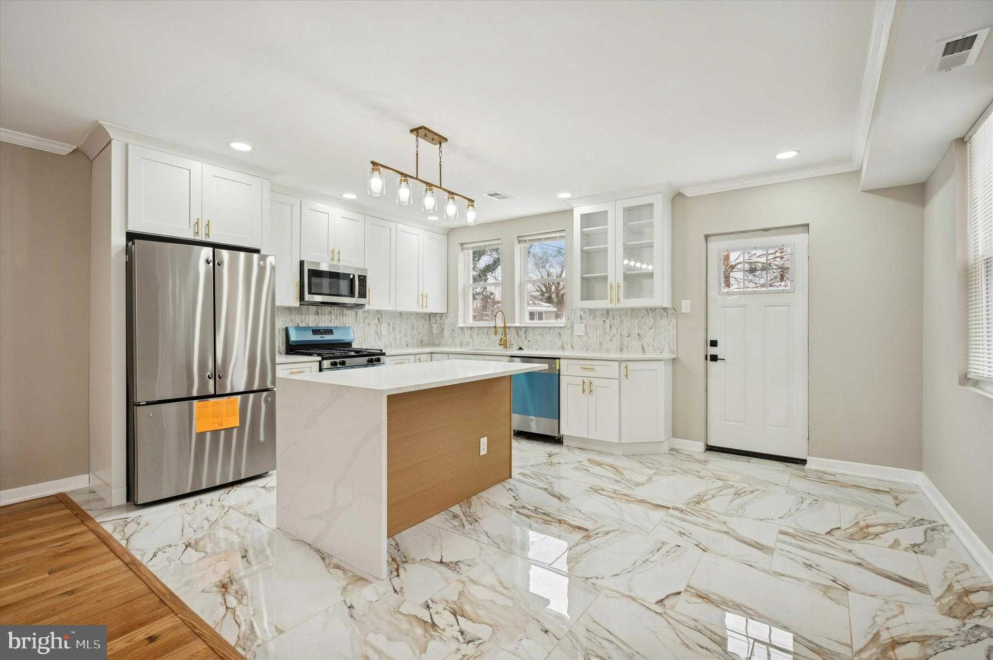 6866 N 19th St photo 13