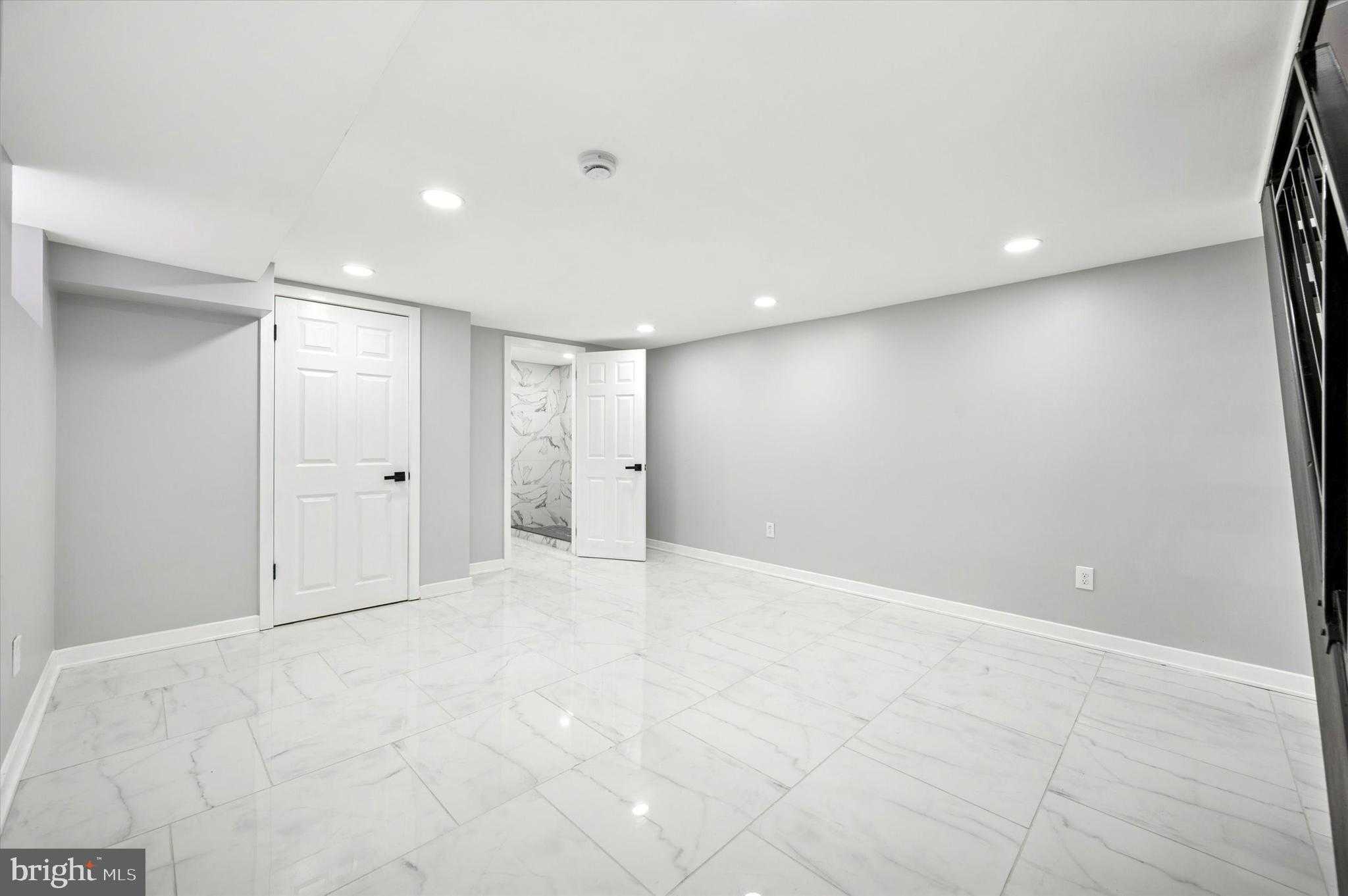 6866 N 19th St photo 22