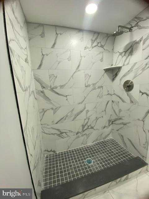 6866 N 19th St photo 25