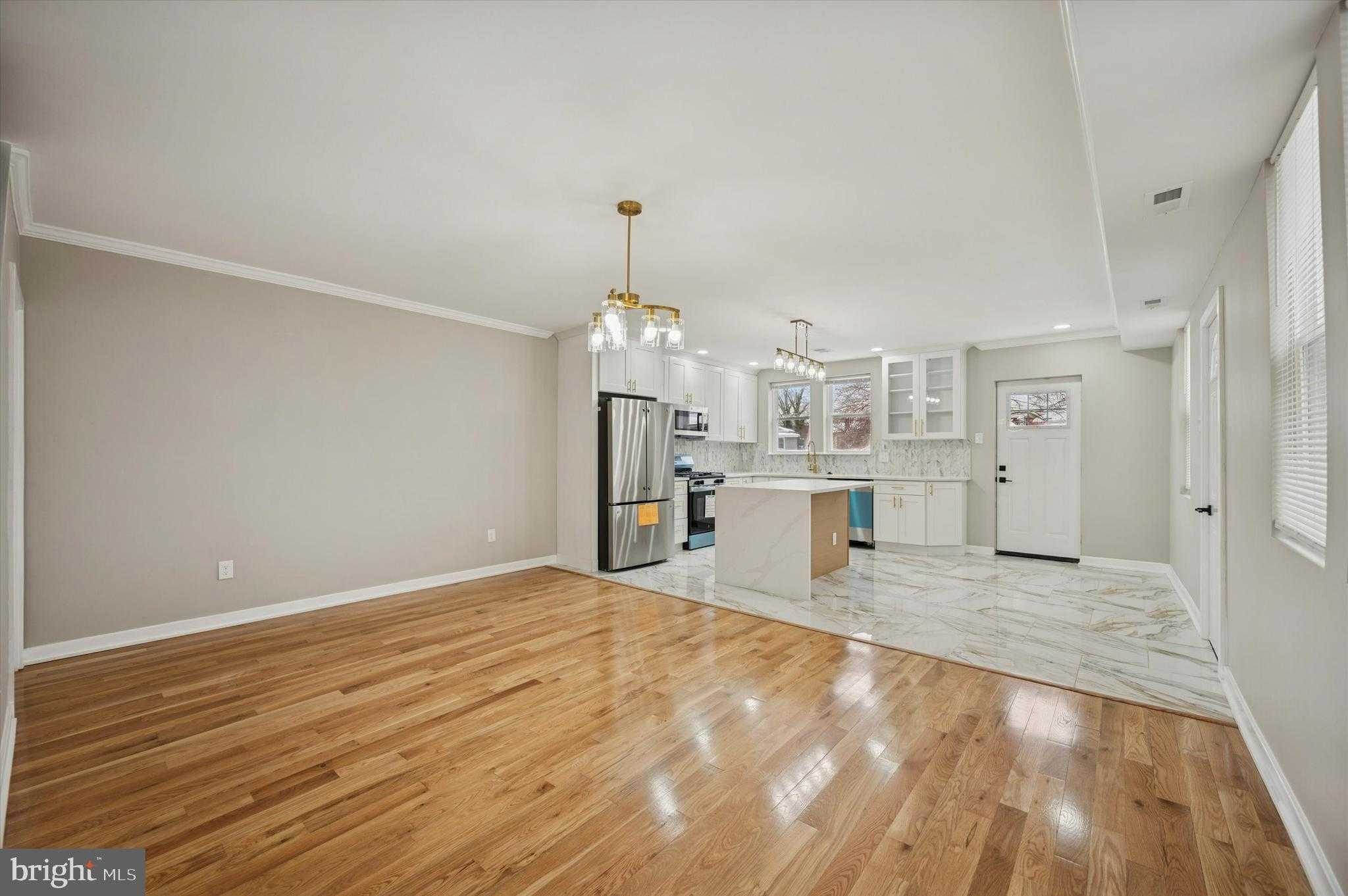 6866 N 19th St photo 8